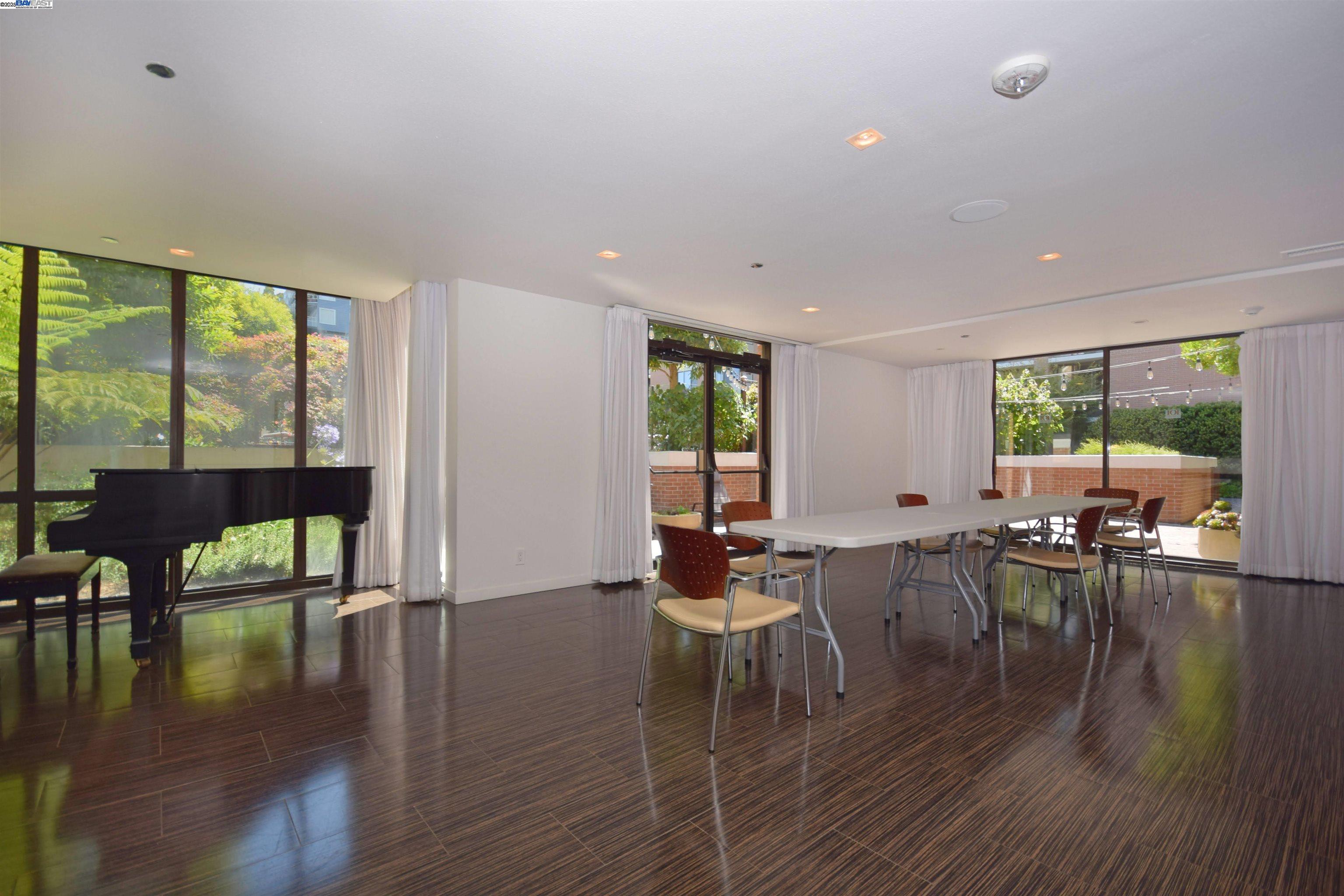 Detail Gallery Image 31 of 41 For 101 Lombard St 109e,  San Francisco,  CA 94111 - 1 Beds | 1/1 Baths
