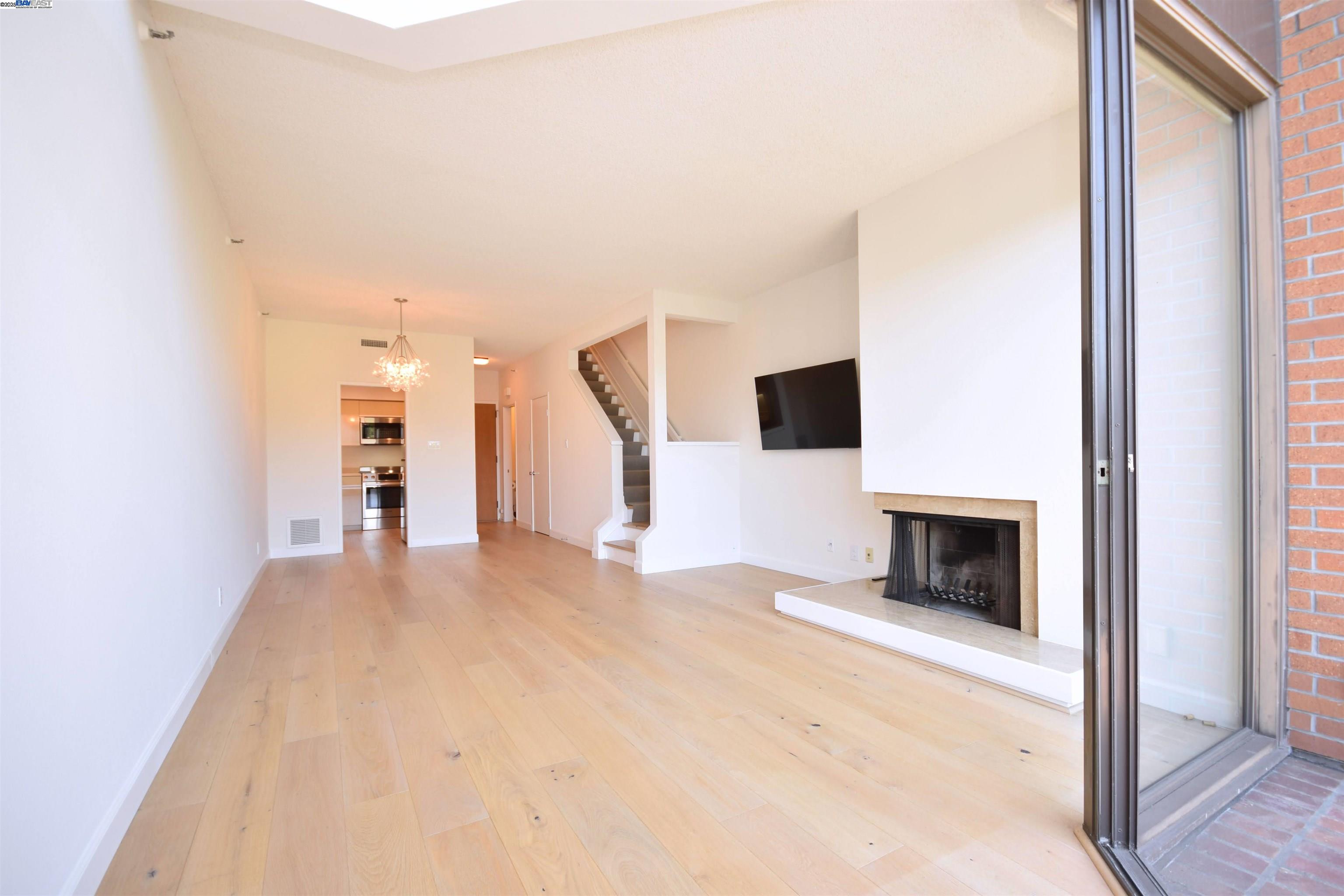 Detail Gallery Image 9 of 41 For 101 Lombard St 109e,  San Francisco,  CA 94111 - 1 Beds | 1/1 Baths