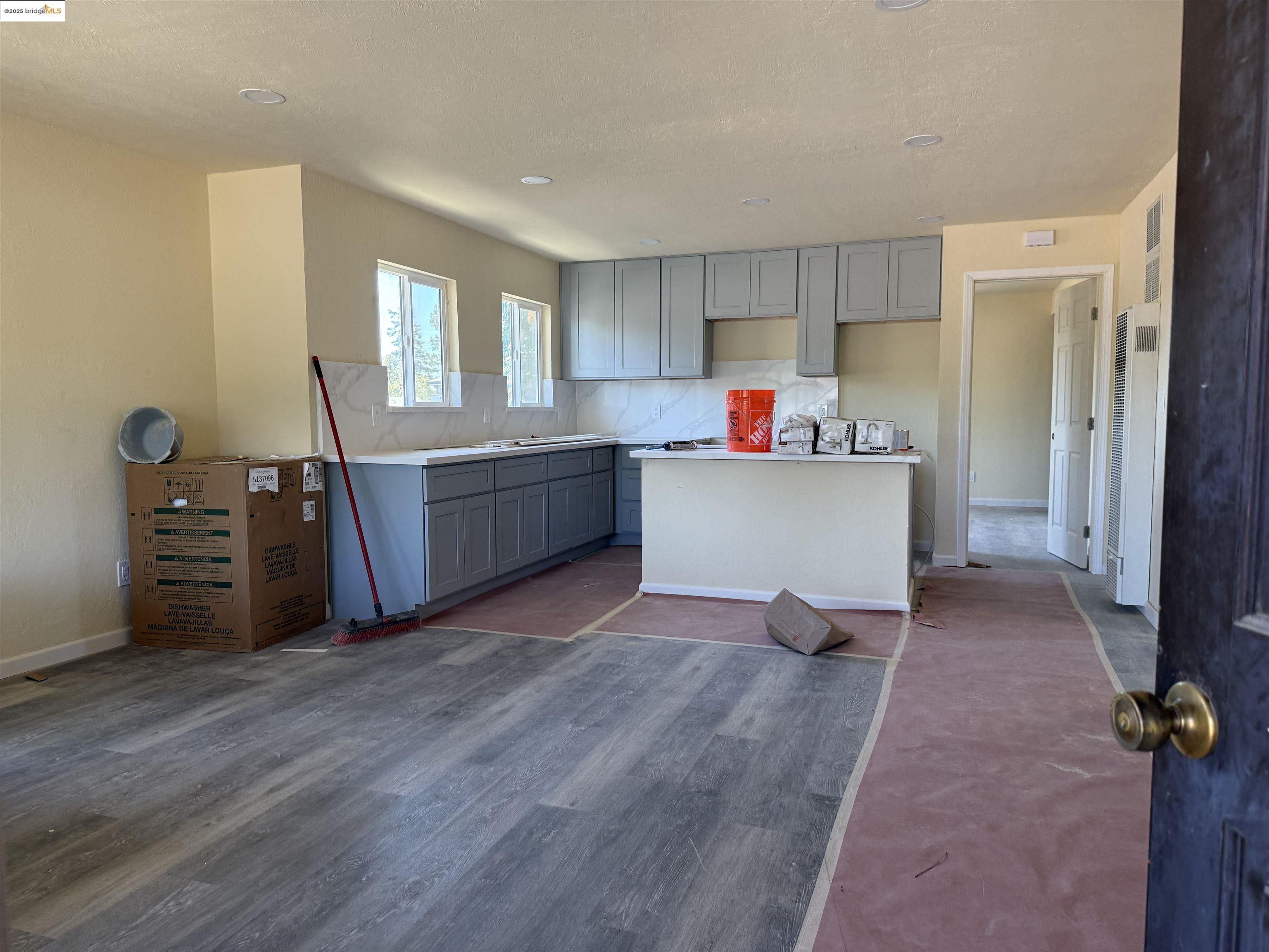 Detail Gallery Image 3 of 9 For 563 Mcleod Street, Livermore,  CA 94550-9999 - 3 Beds | 2 Baths