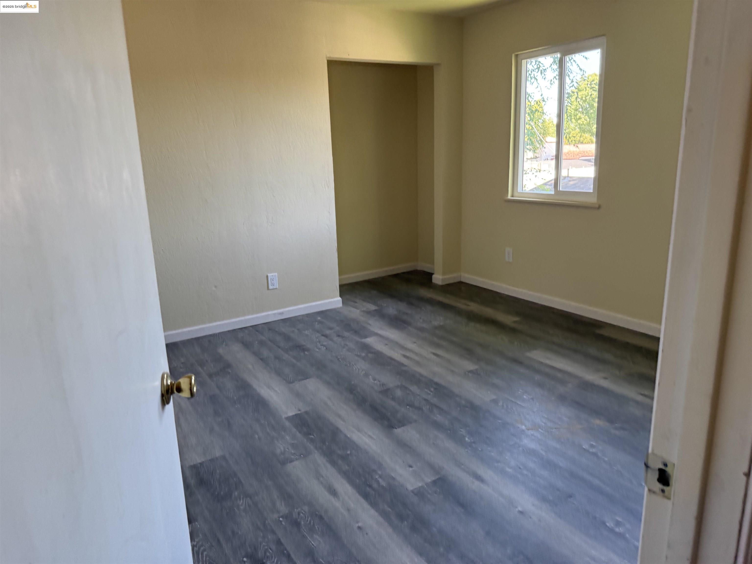 Detail Gallery Image 6 of 9 For 563 Mcleod Street, Livermore,  CA 94550-9999 - 3 Beds | 2 Baths