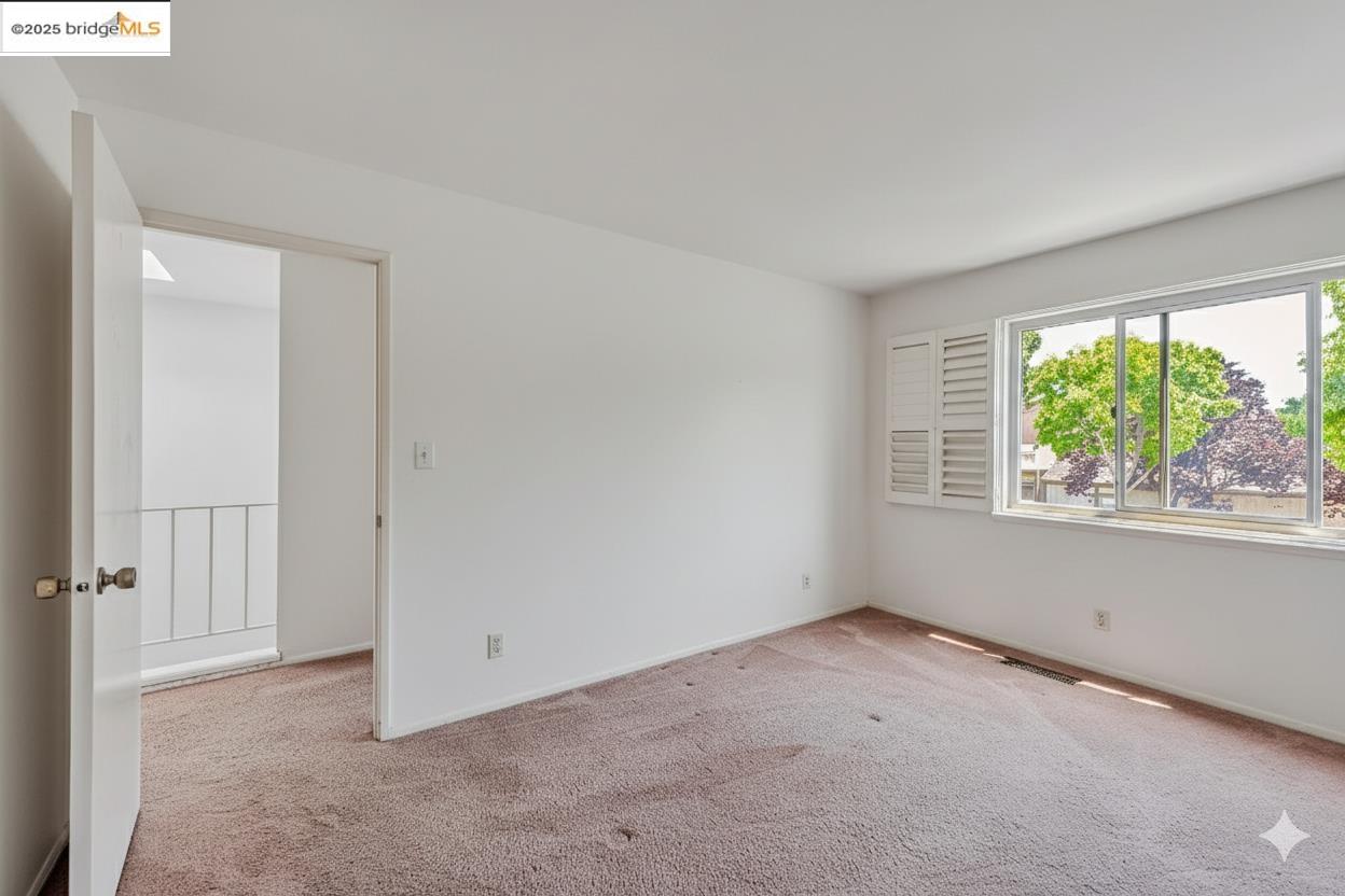 Detail Gallery Image 13 of 38 For 1160 Marianas Ln, Alameda,  CA 94502 - 3 Beds | 2/1 Baths