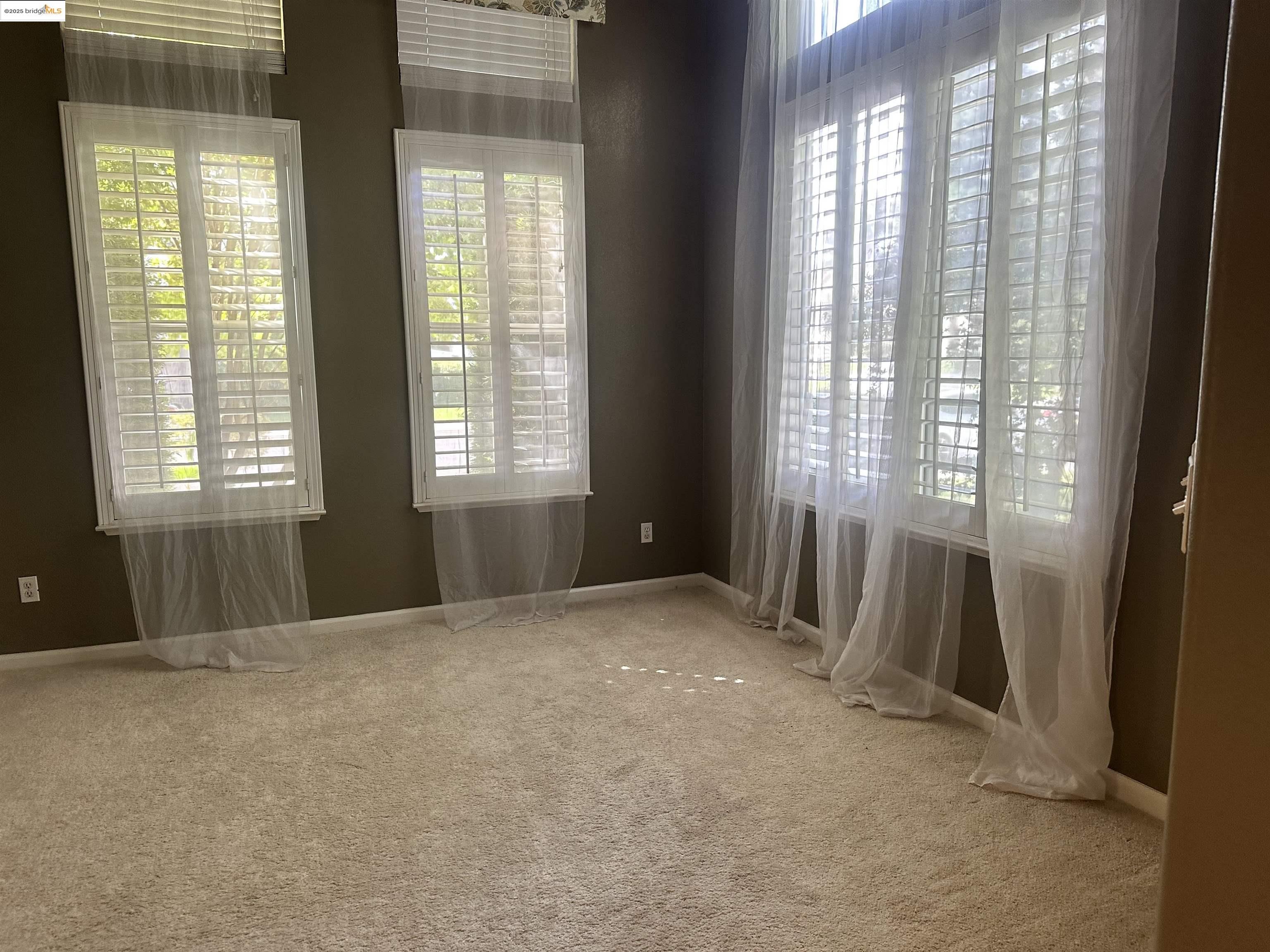 Detail Gallery Image 11 of 18 For 1531 Siemering Wy, Stockton,  CA 95209-9999 - 4 Beds | 3/1 Baths