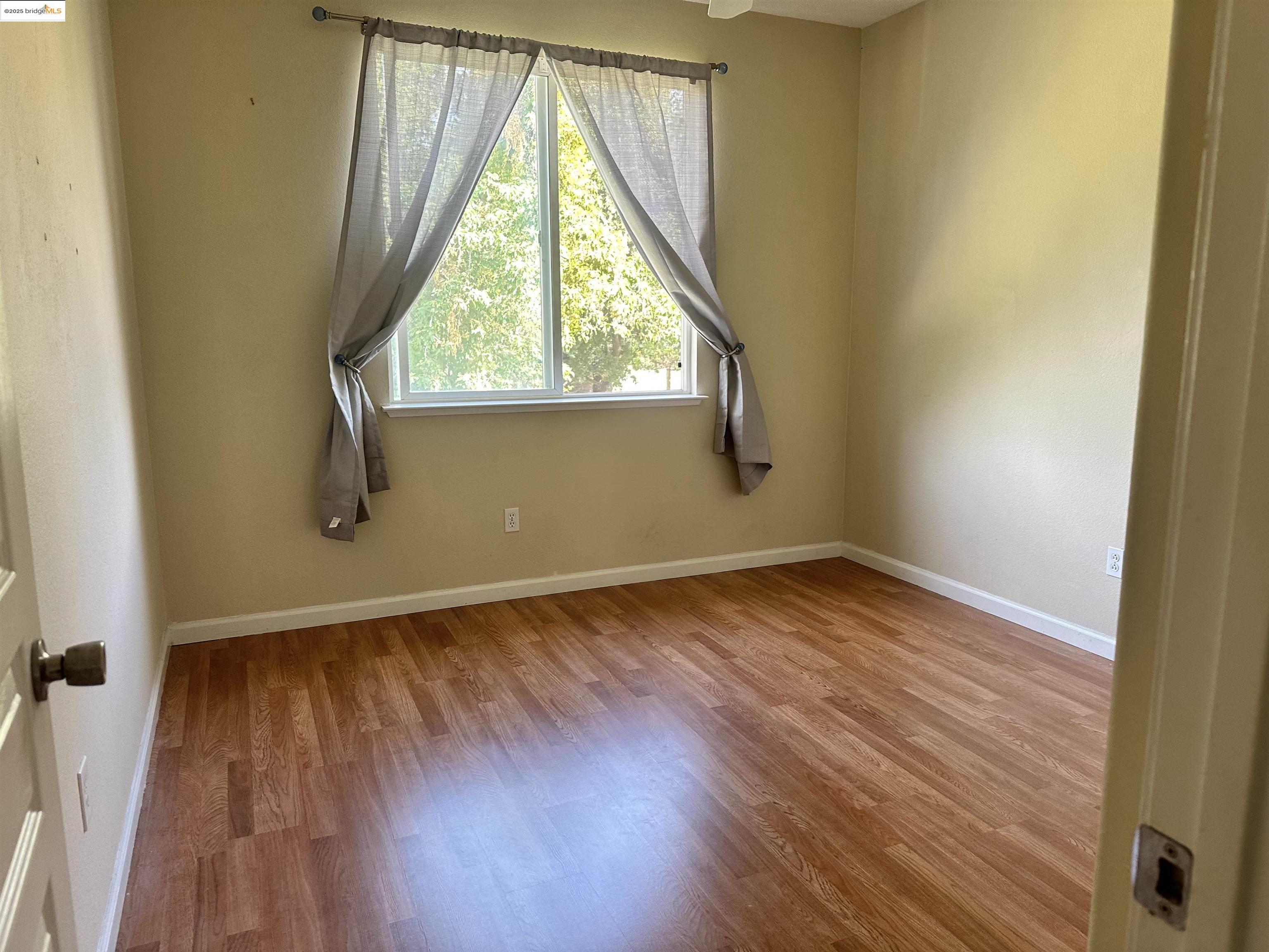 Detail Gallery Image 14 of 18 For 1531 Siemering Wy, Stockton,  CA 95209-9999 - 4 Beds | 3/1 Baths
