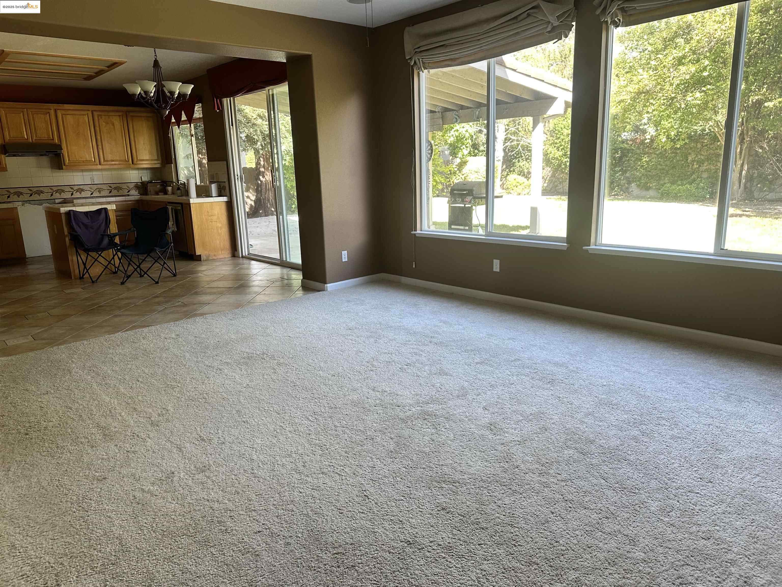 Detail Gallery Image 4 of 18 For 1531 Siemering Wy, Stockton,  CA 95209-9999 - 4 Beds | 3/1 Baths