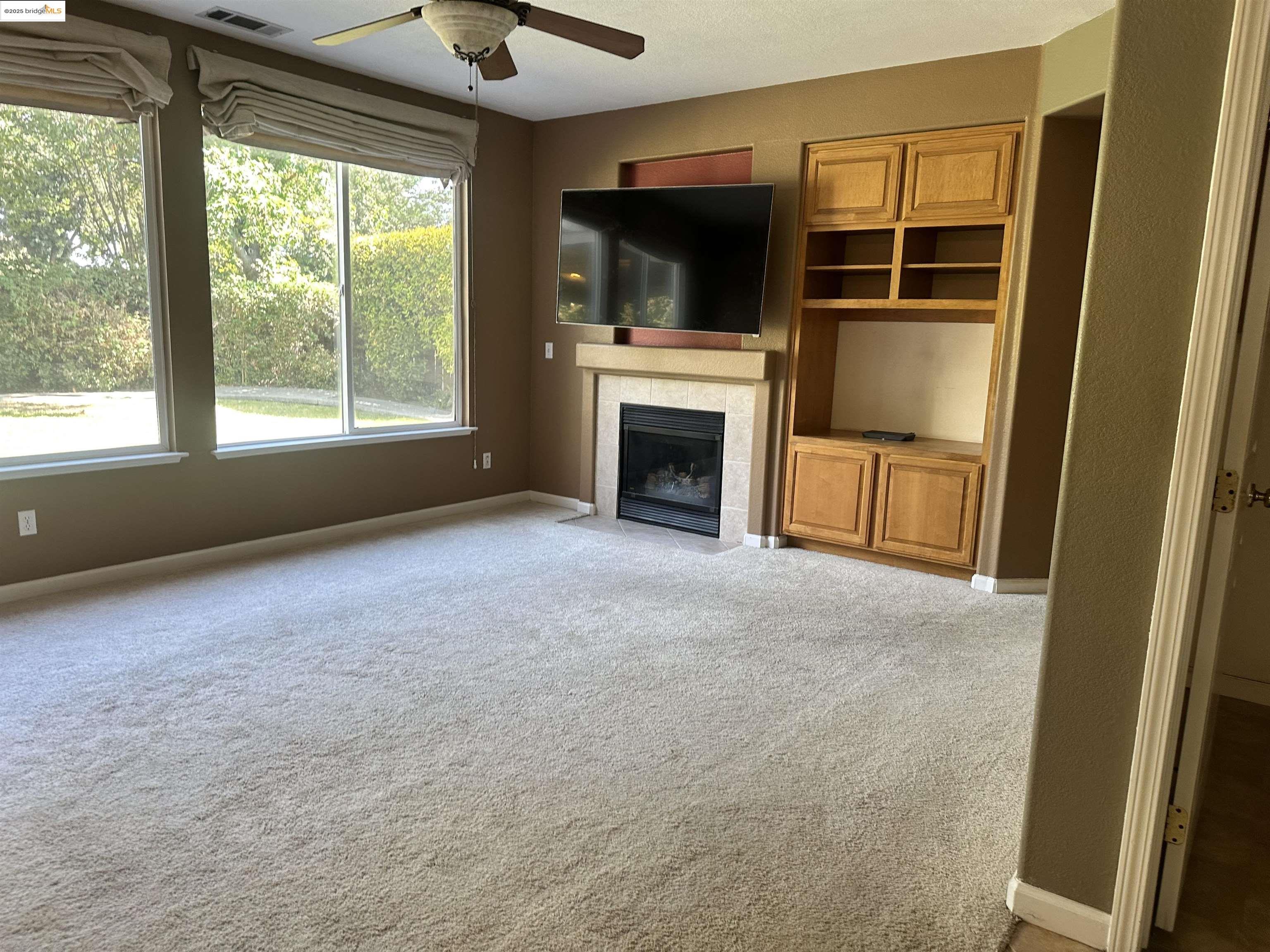 Detail Gallery Image 5 of 18 For 1531 Siemering Wy, Stockton,  CA 95209-9999 - 4 Beds | 3/1 Baths