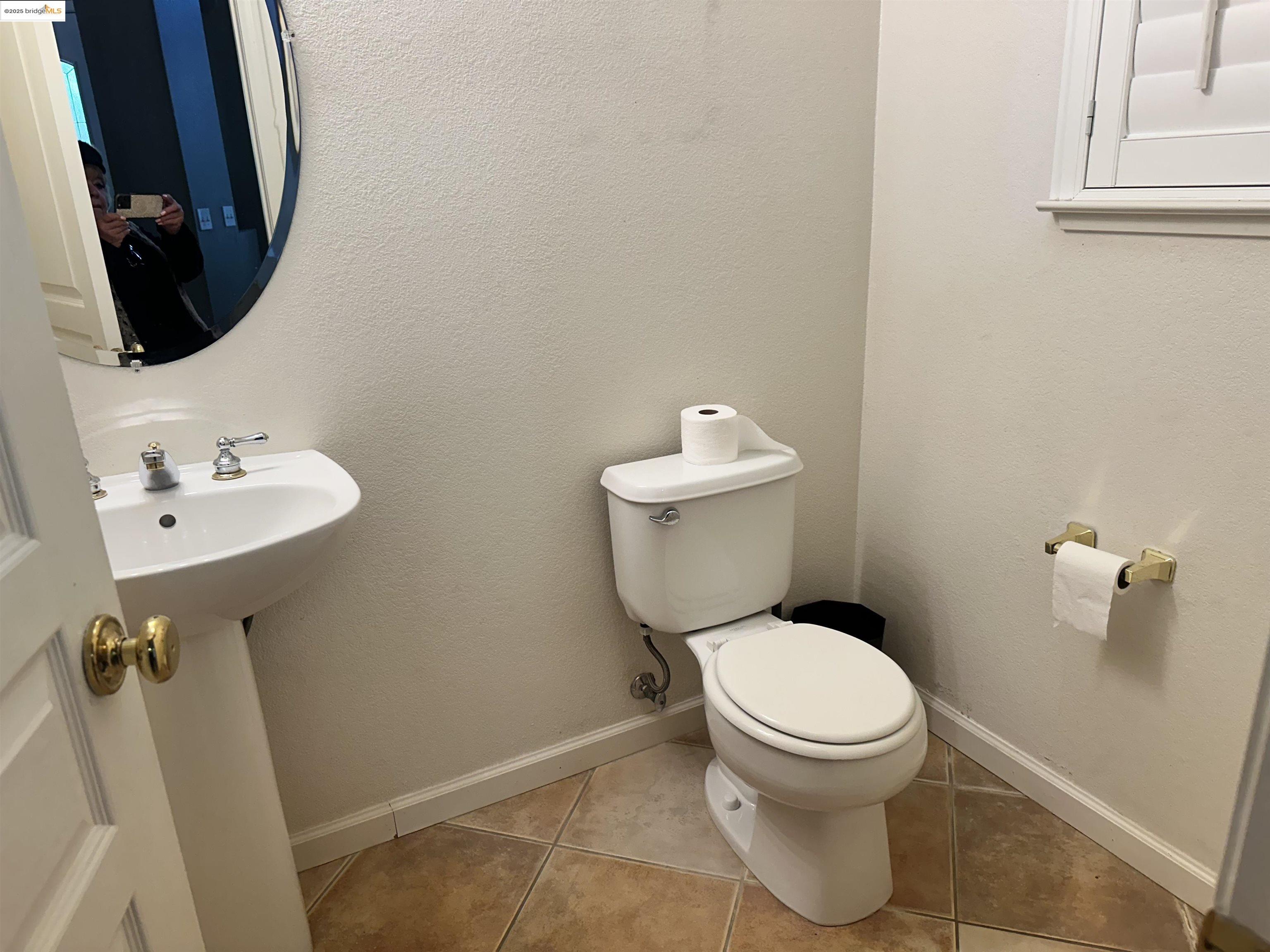 Detail Gallery Image 10 of 18 For 1531 Siemering Wy, Stockton,  CA 95209-9999 - 4 Beds | 3/1 Baths