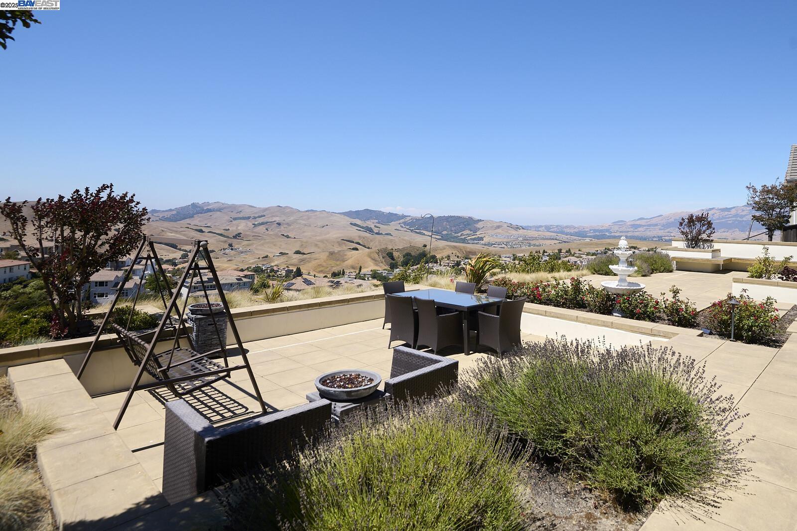 Detail Gallery Image 2 of 27 For 3272 Ashbourne Cir, San Ramon,  CA 94583 - 5 Beds | 5/1 Baths