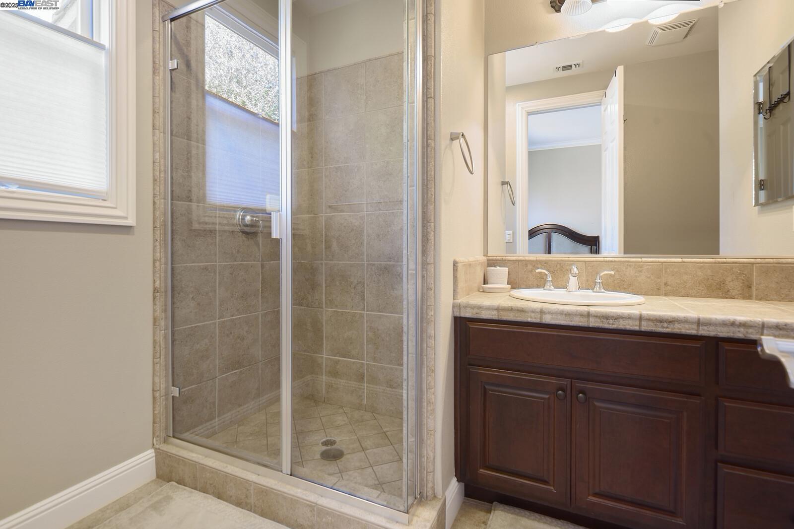 Detail Gallery Image 24 of 27 For 3272 Ashbourne Cir, San Ramon,  CA 94583 - 5 Beds | 5/1 Baths