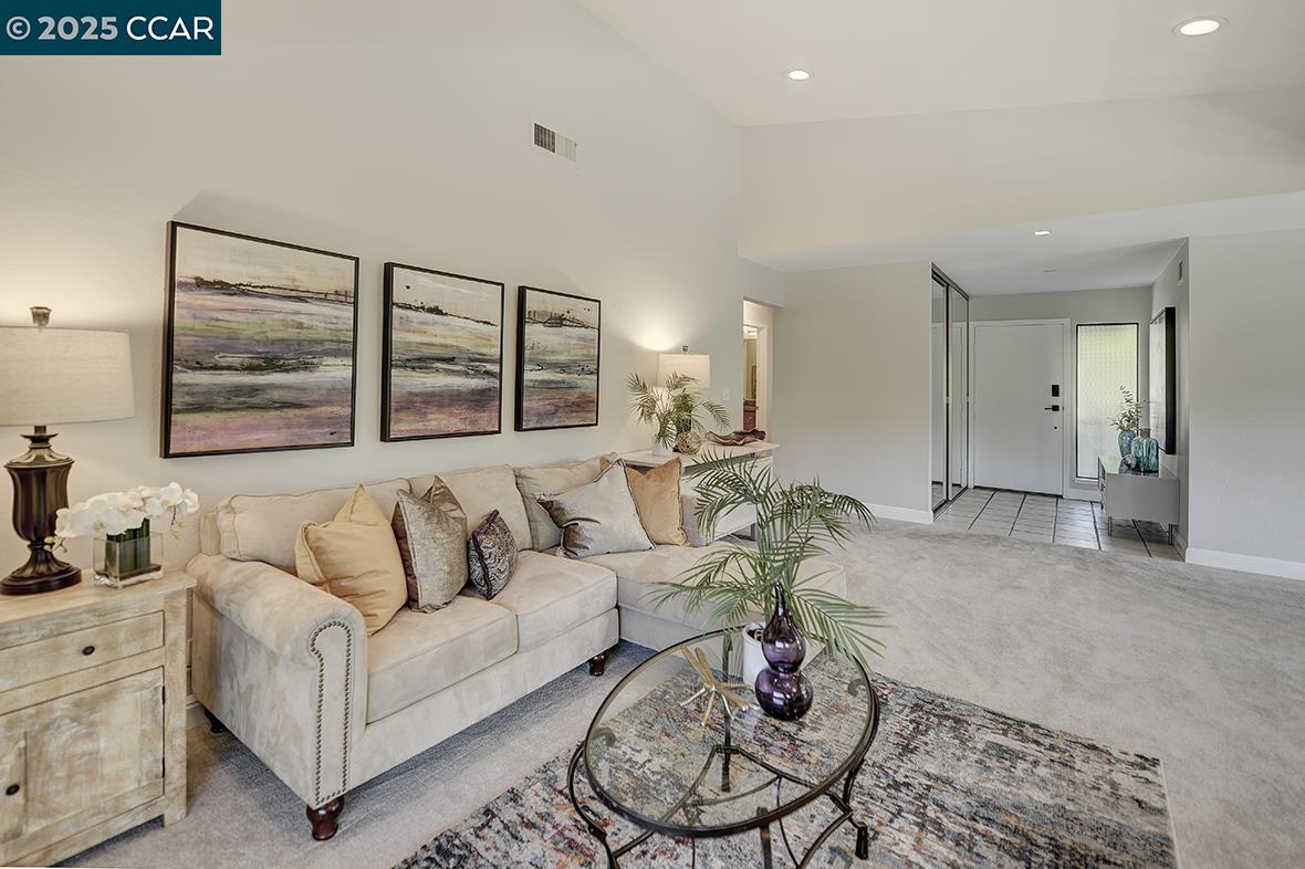 Photo #4: 41105704 Listing 
