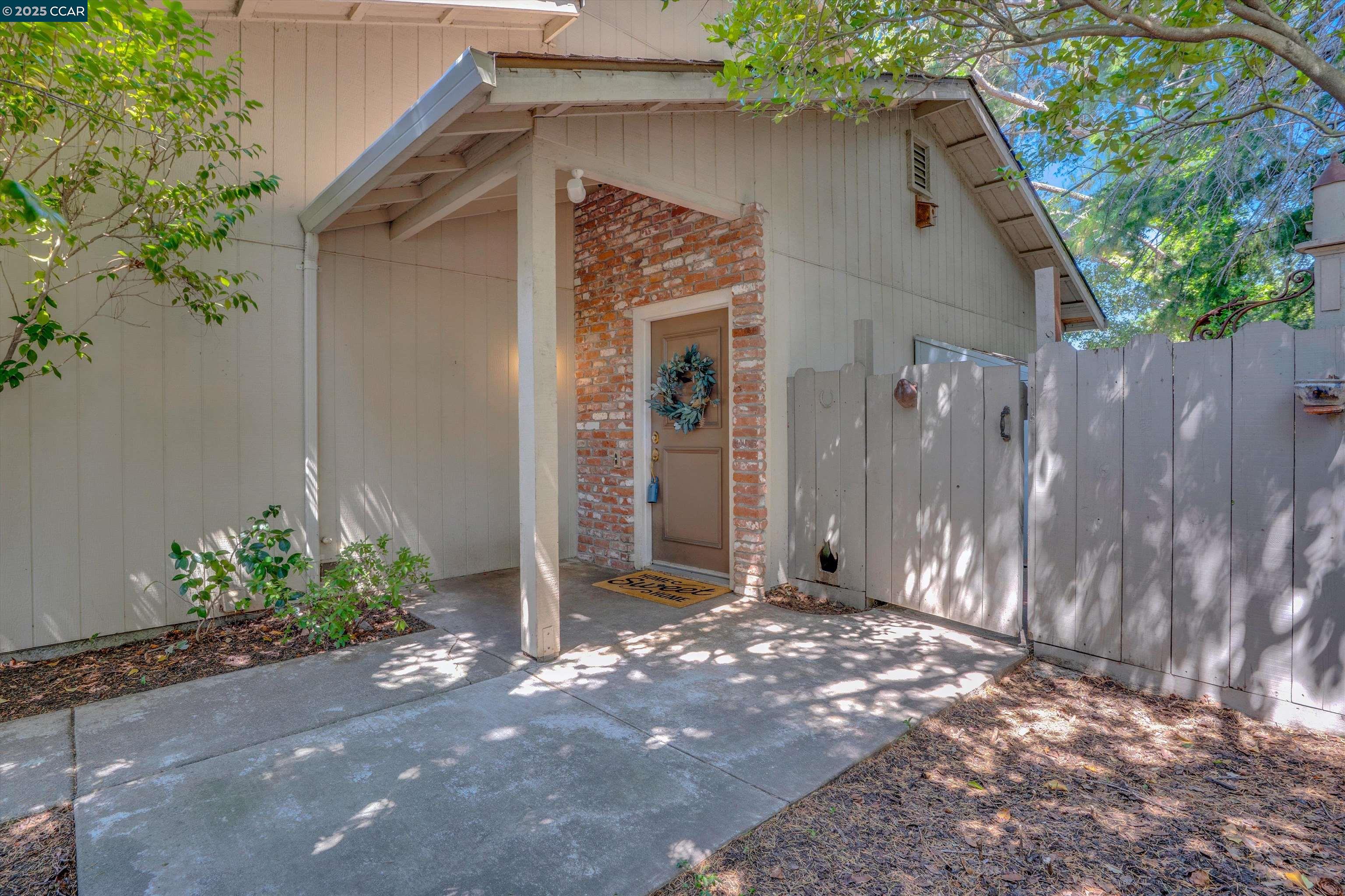 Detail Gallery Image 2 of 33 For 663 Abrigo Ct, San Ramon,  CA 94583 - 3 Beds | 2/1 Baths