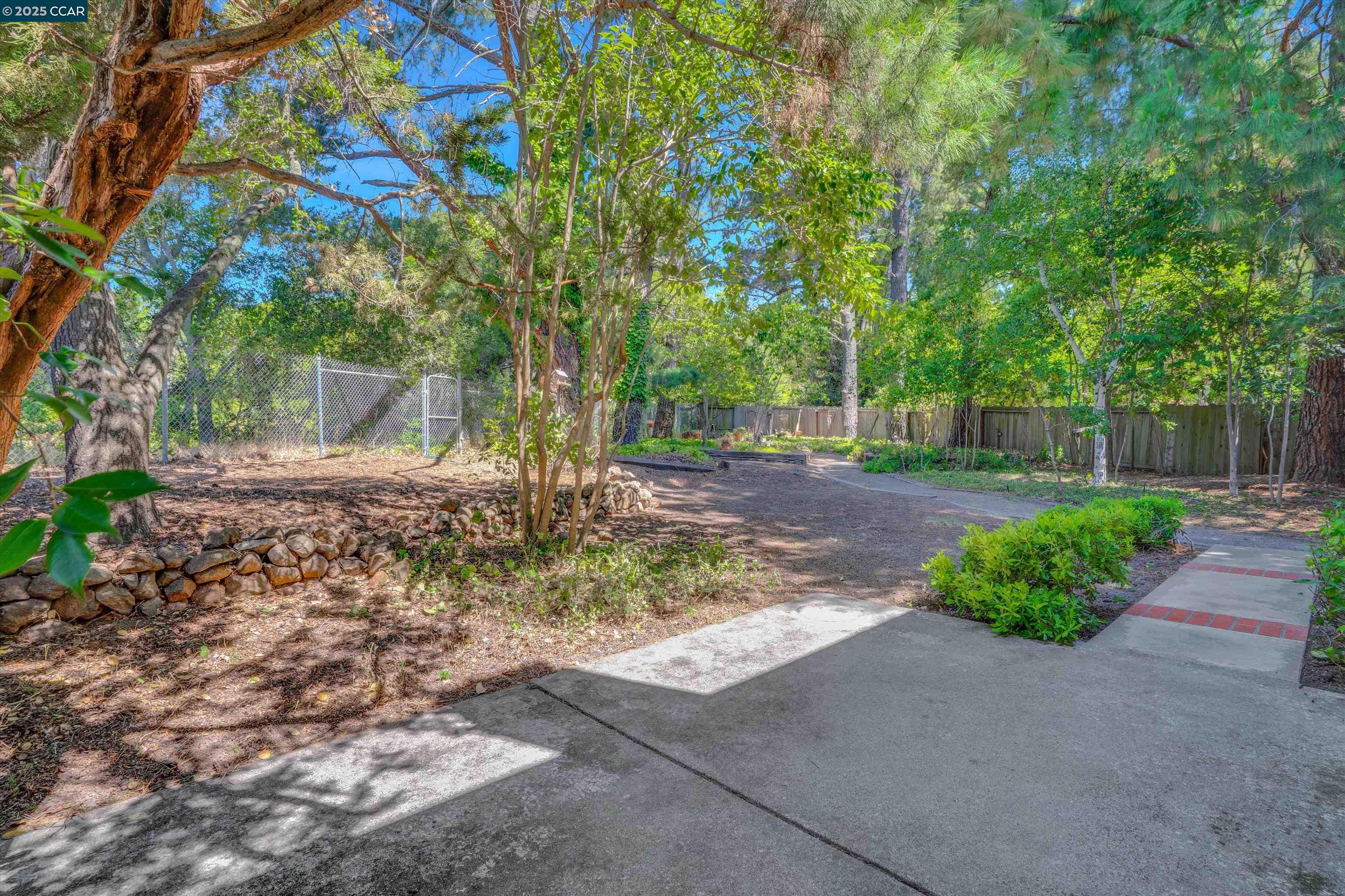 Detail Gallery Image 5 of 33 For 663 Abrigo Ct, San Ramon,  CA 94583 - 3 Beds | 2/1 Baths