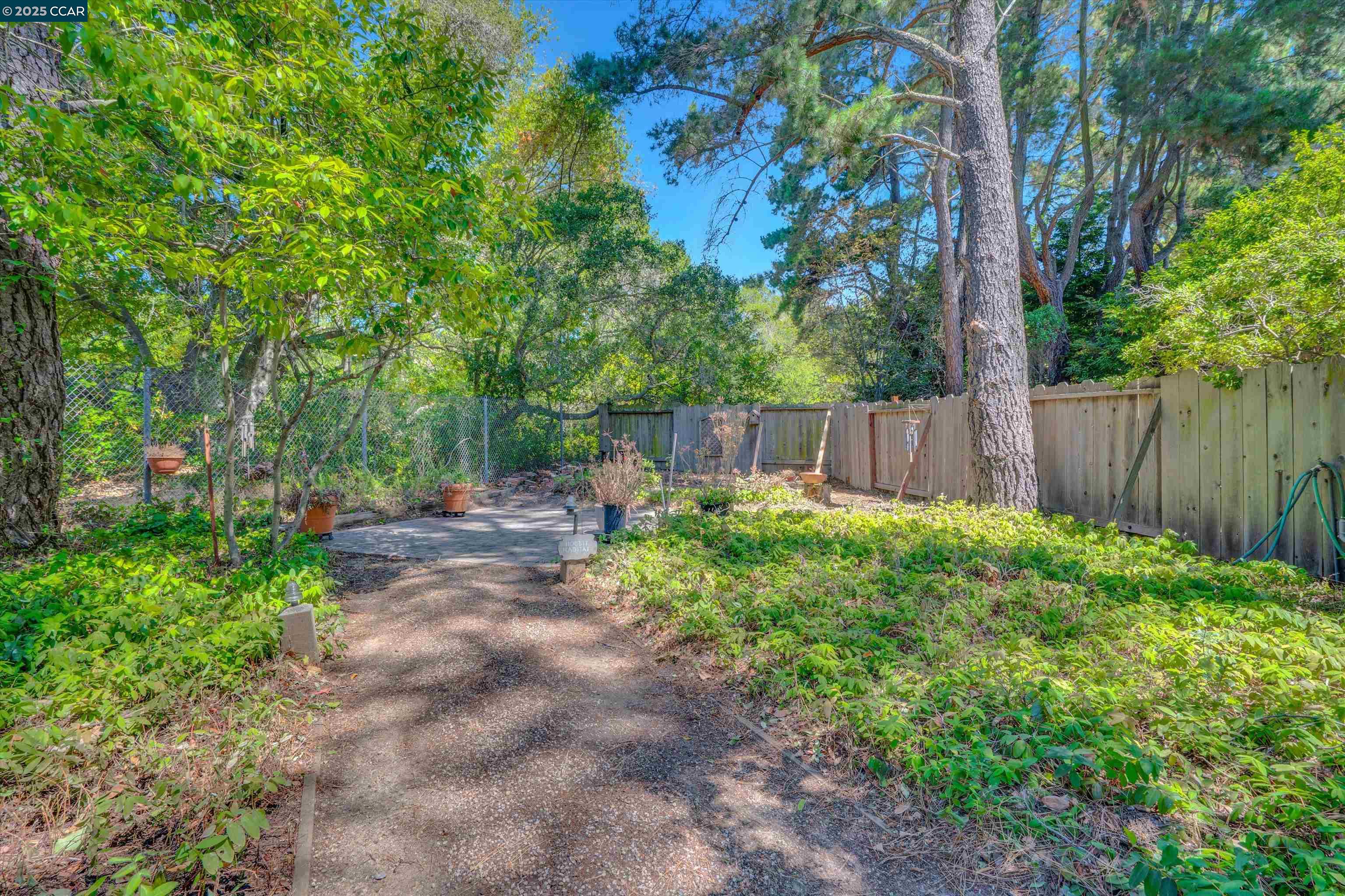 Detail Gallery Image 6 of 33 For 663 Abrigo Ct, San Ramon,  CA 94583 - 3 Beds | 2/1 Baths