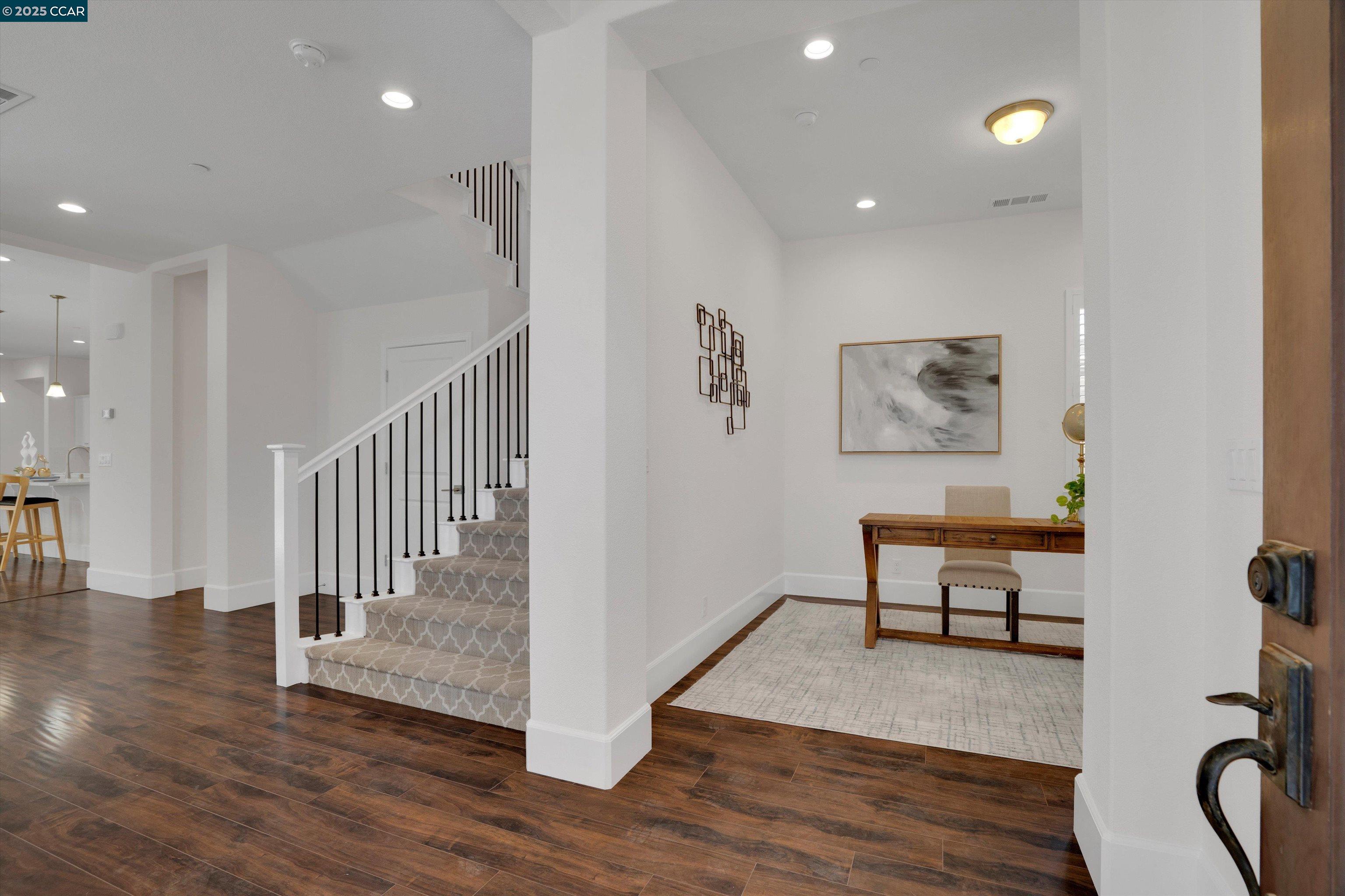 Detail Gallery Image 4 of 52 For 50 Stirling Way, Hayward,  CA 94542 - 4 Beds | 4/1 Baths