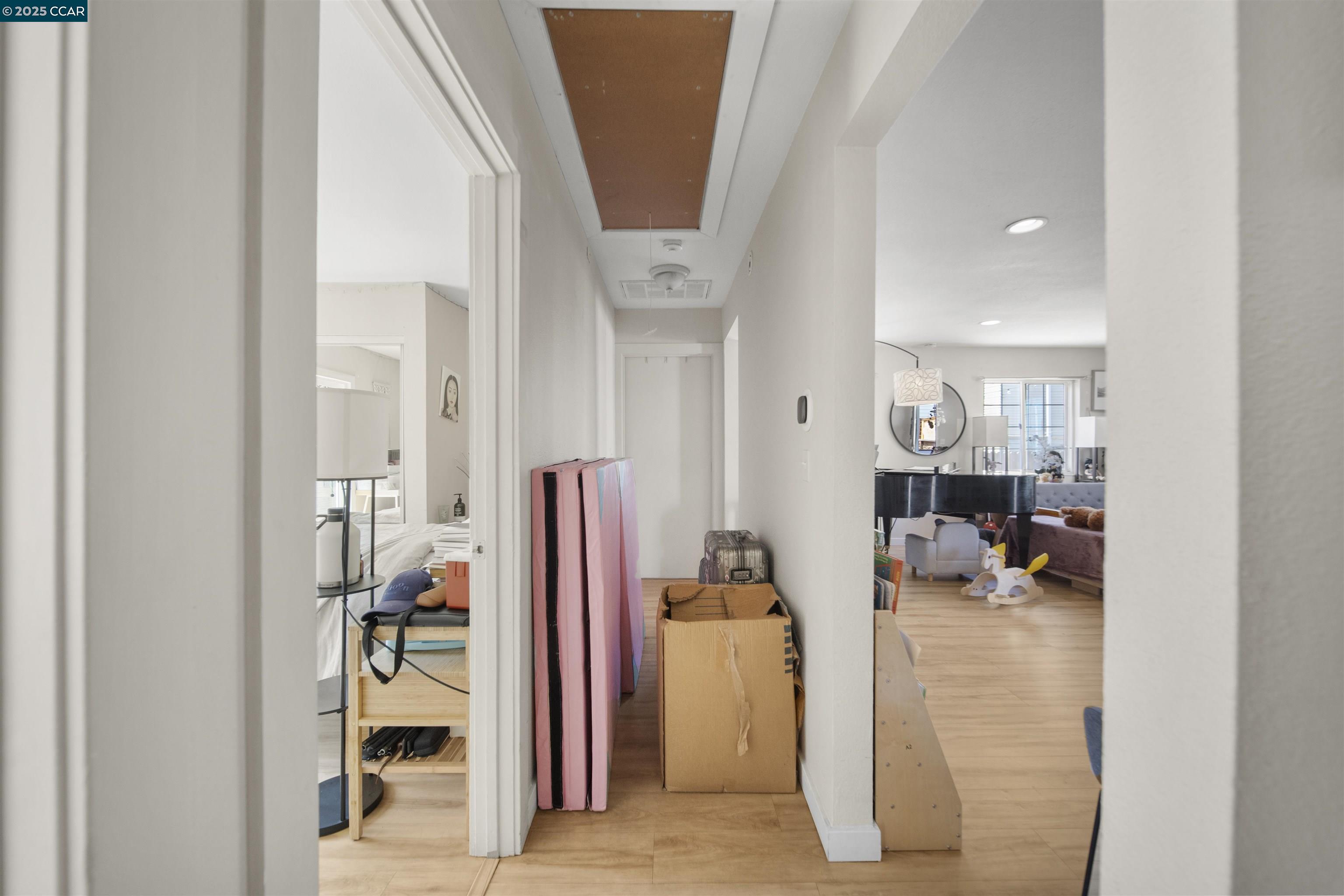 Detail Gallery Image 11 of 23 For 3106 Chestnut St, Oakland,  CA 94608-4451 - 3 Beds | 1 Baths