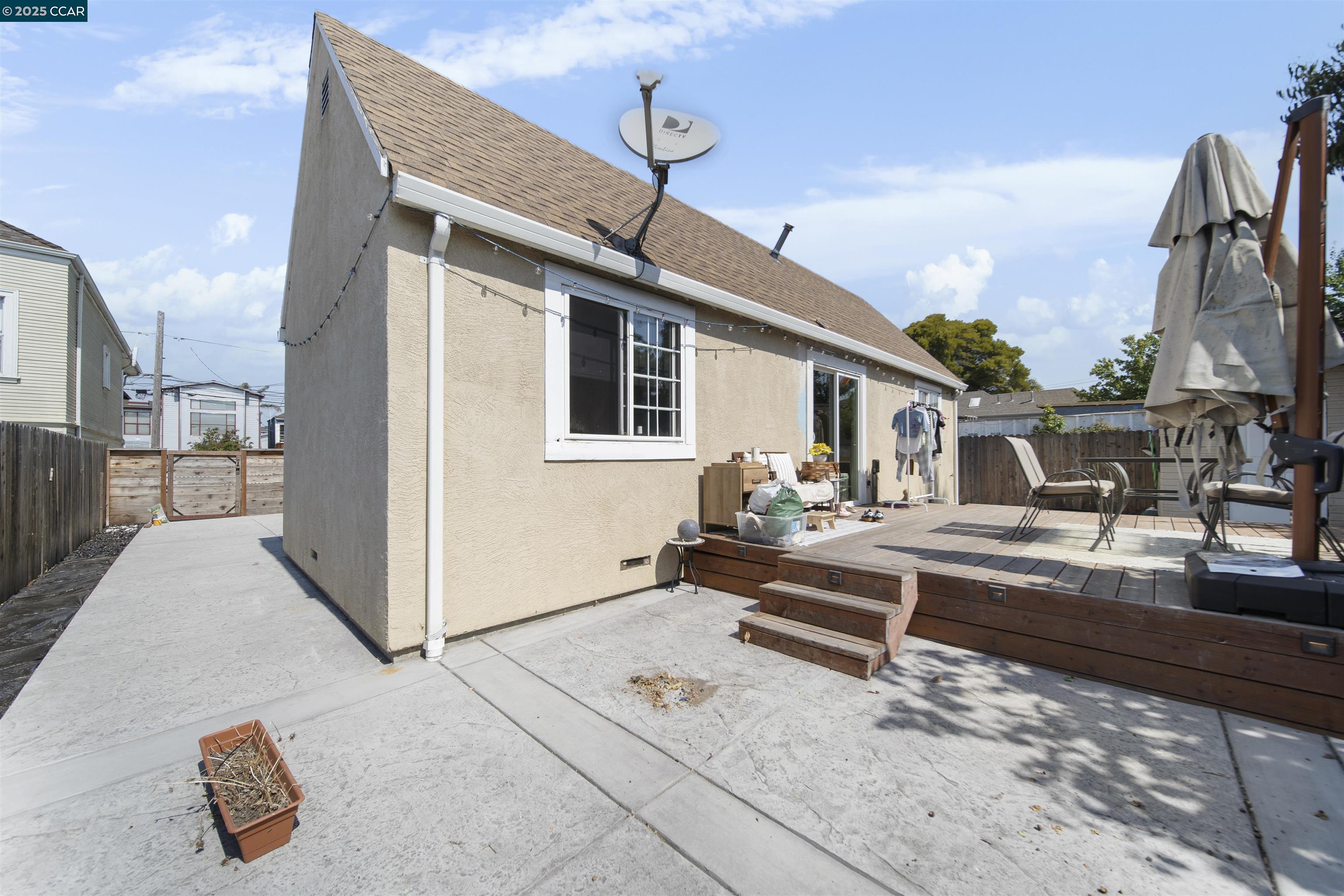Detail Gallery Image 20 of 23 For 3106 Chestnut St, Oakland,  CA 94608-4451 - 3 Beds | 1 Baths