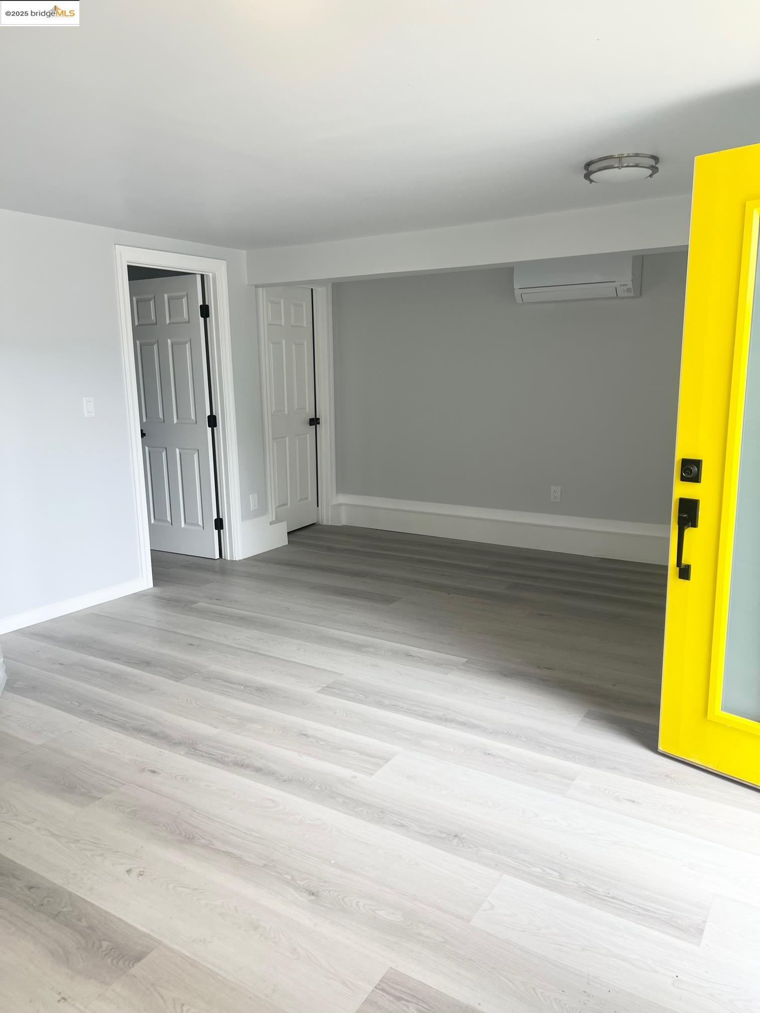 Detail Gallery Image 3 of 7 For 2501 Mabel St. #B,  Berkeley,  CA 94702 - 2 Beds | 1 Baths