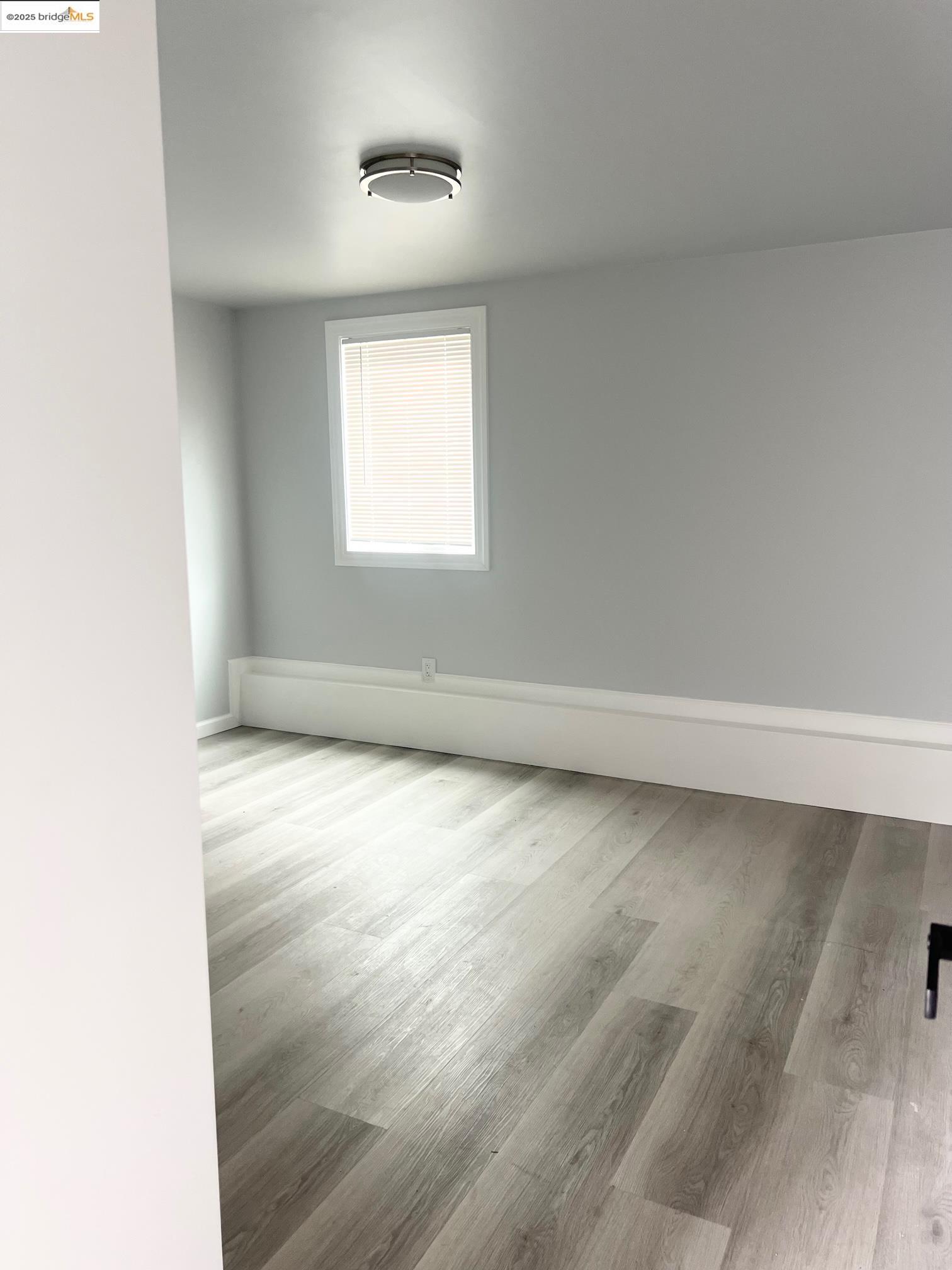 Detail Gallery Image 5 of 7 For 2501 Mabel St. #B,  Berkeley,  CA 94702 - 2 Beds | 1 Baths