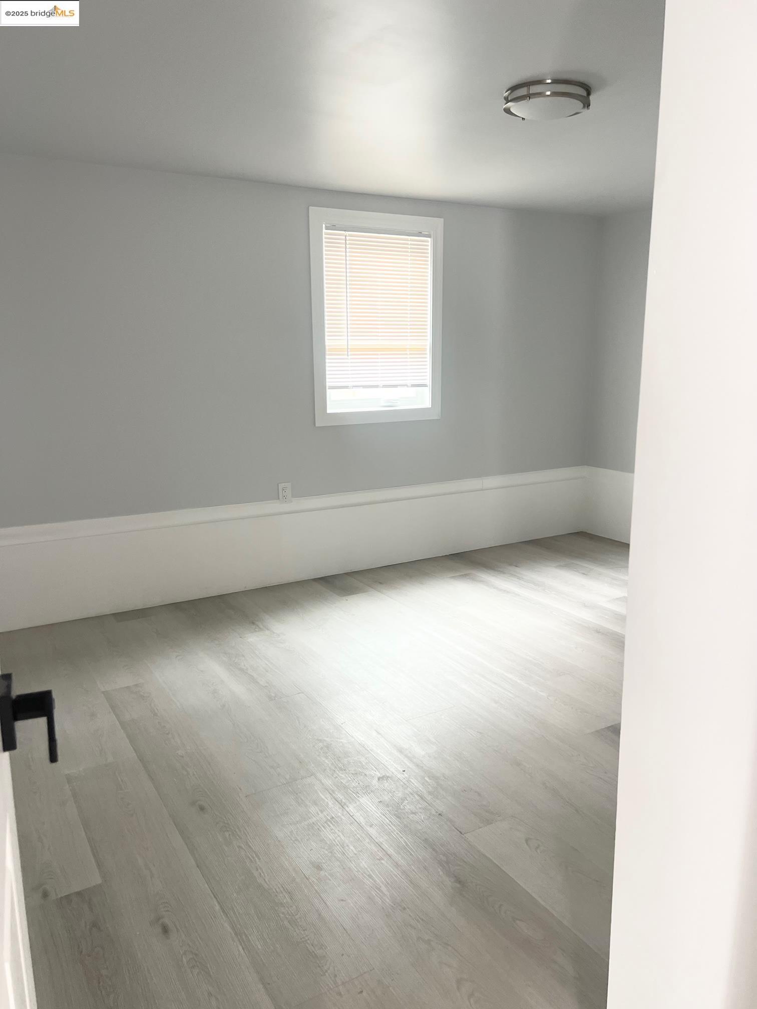 Detail Gallery Image 6 of 7 For 2501 Mabel St. #B,  Berkeley,  CA 94702 - 2 Beds | 1 Baths
