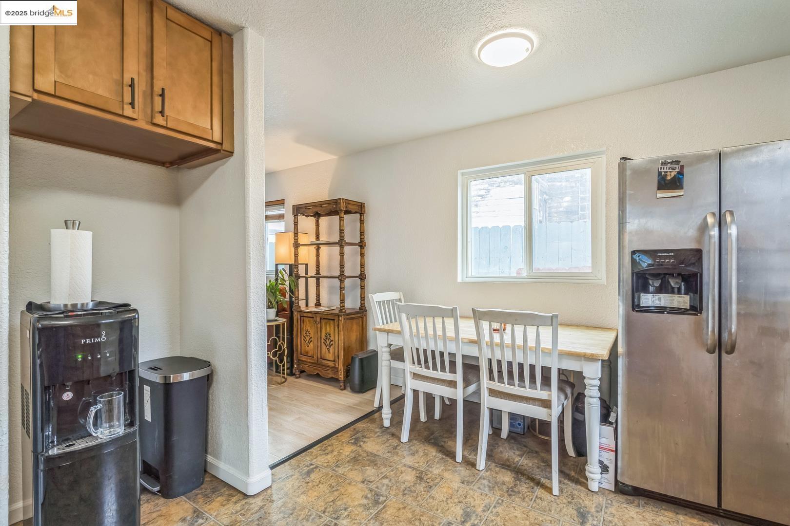 Detail Gallery Image 12 of 32 For 874 Pine St, Oakland,  CA 94607 - 3 Beds | 2/1 Baths