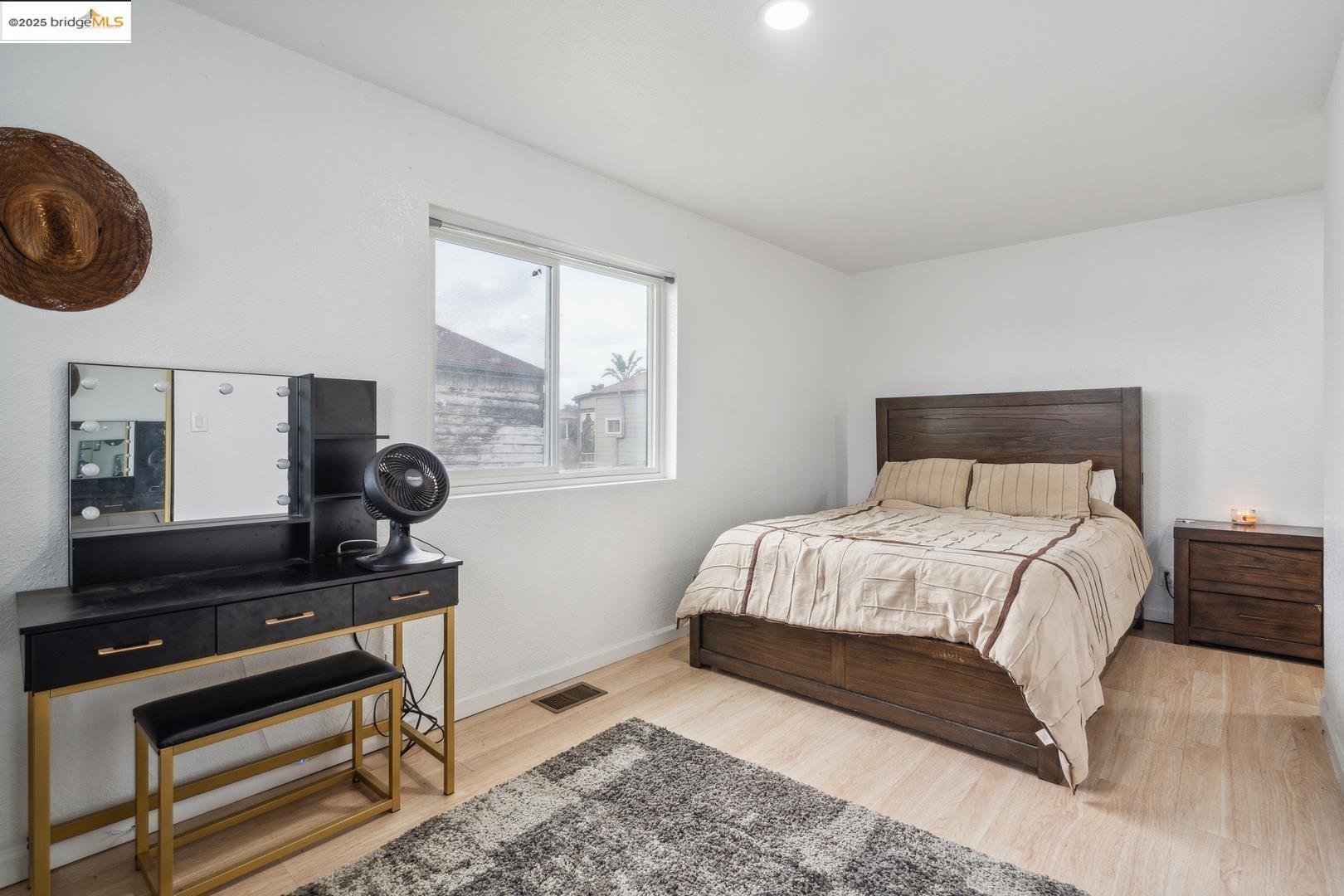 Detail Gallery Image 16 of 32 For 874 Pine St, Oakland,  CA 94607 - 3 Beds | 2/1 Baths
