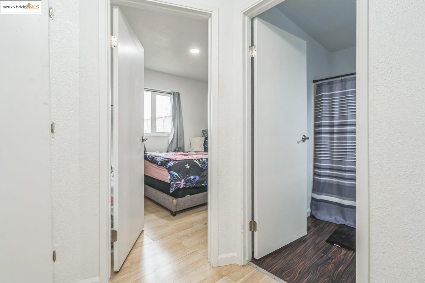 Detail Gallery Image 25 of 32 For 874 Pine St, Oakland,  CA 94607 - 3 Beds | 2/1 Baths