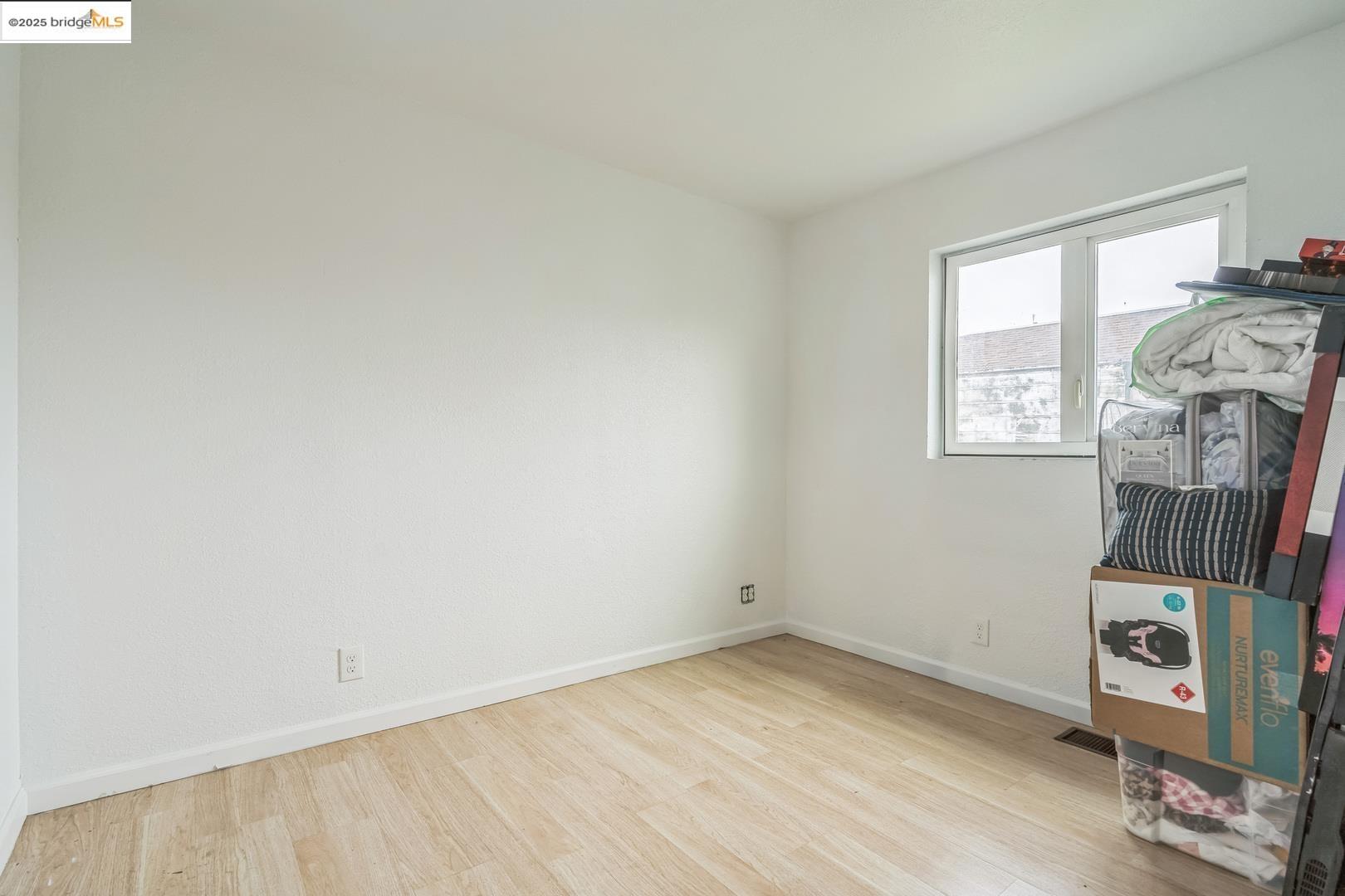 Detail Gallery Image 27 of 32 For 874 Pine St, Oakland,  CA 94607 - 3 Beds | 2/1 Baths