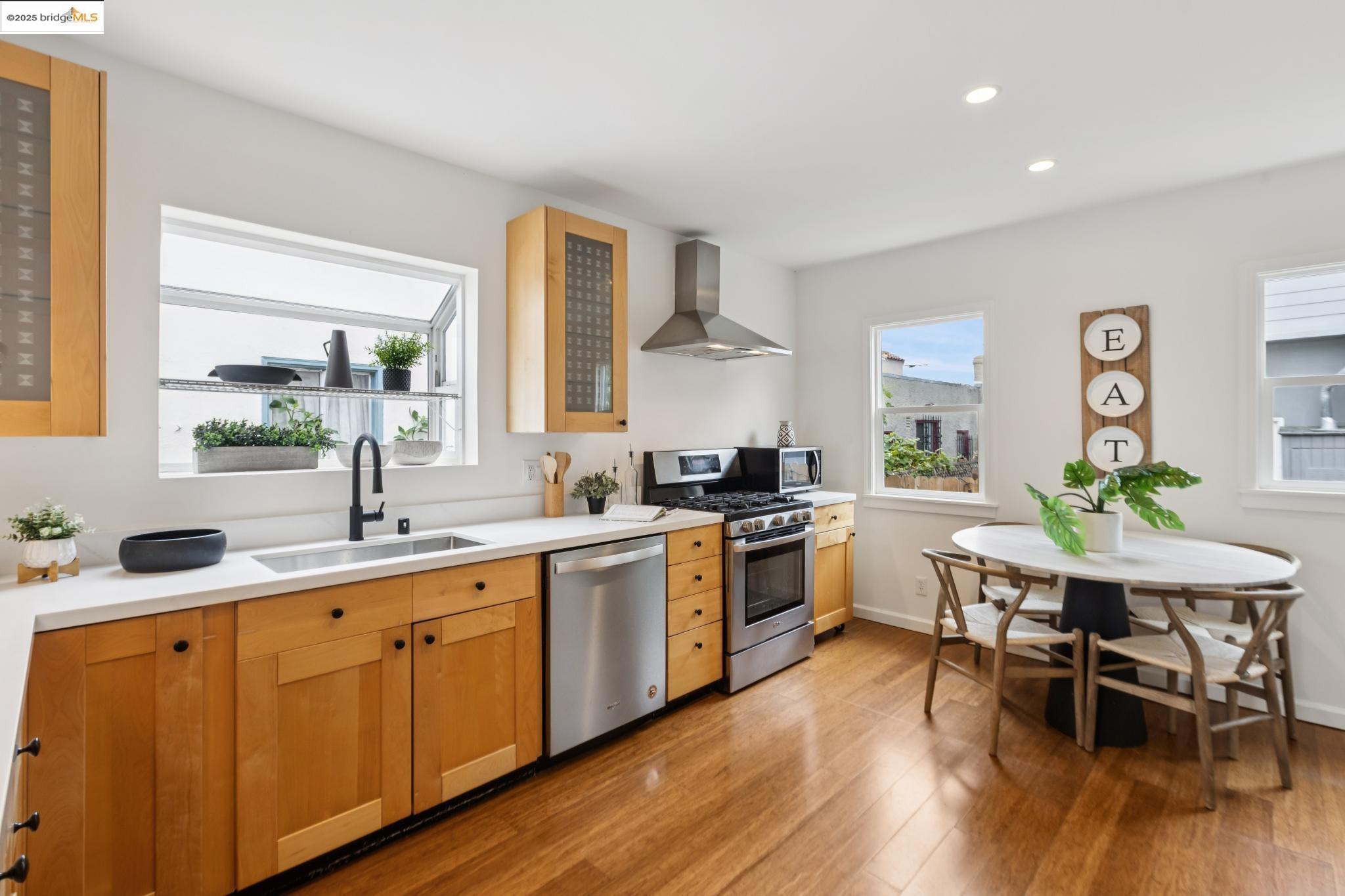 1415 67Th St, Berkeley, California 94702, 2 Bedrooms Bedrooms, 4 Rooms Rooms,1 BathroomBathrooms,Residential,For Sale,1415 67Th St,41105724