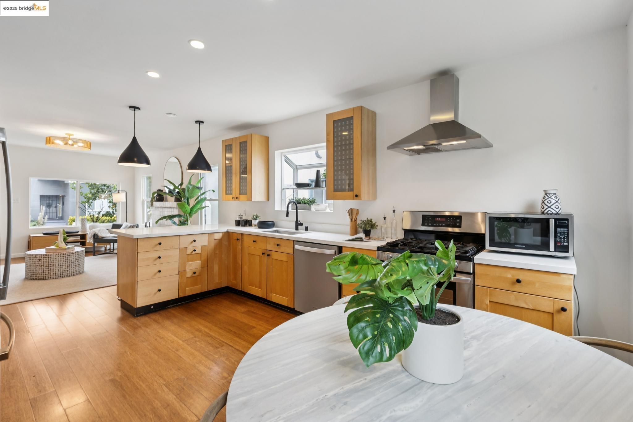 1415 67Th St, Berkeley, California 94702, 2 Bedrooms Bedrooms, 4 Rooms Rooms,1 BathroomBathrooms,Residential,For Sale,1415 67Th St,41105724