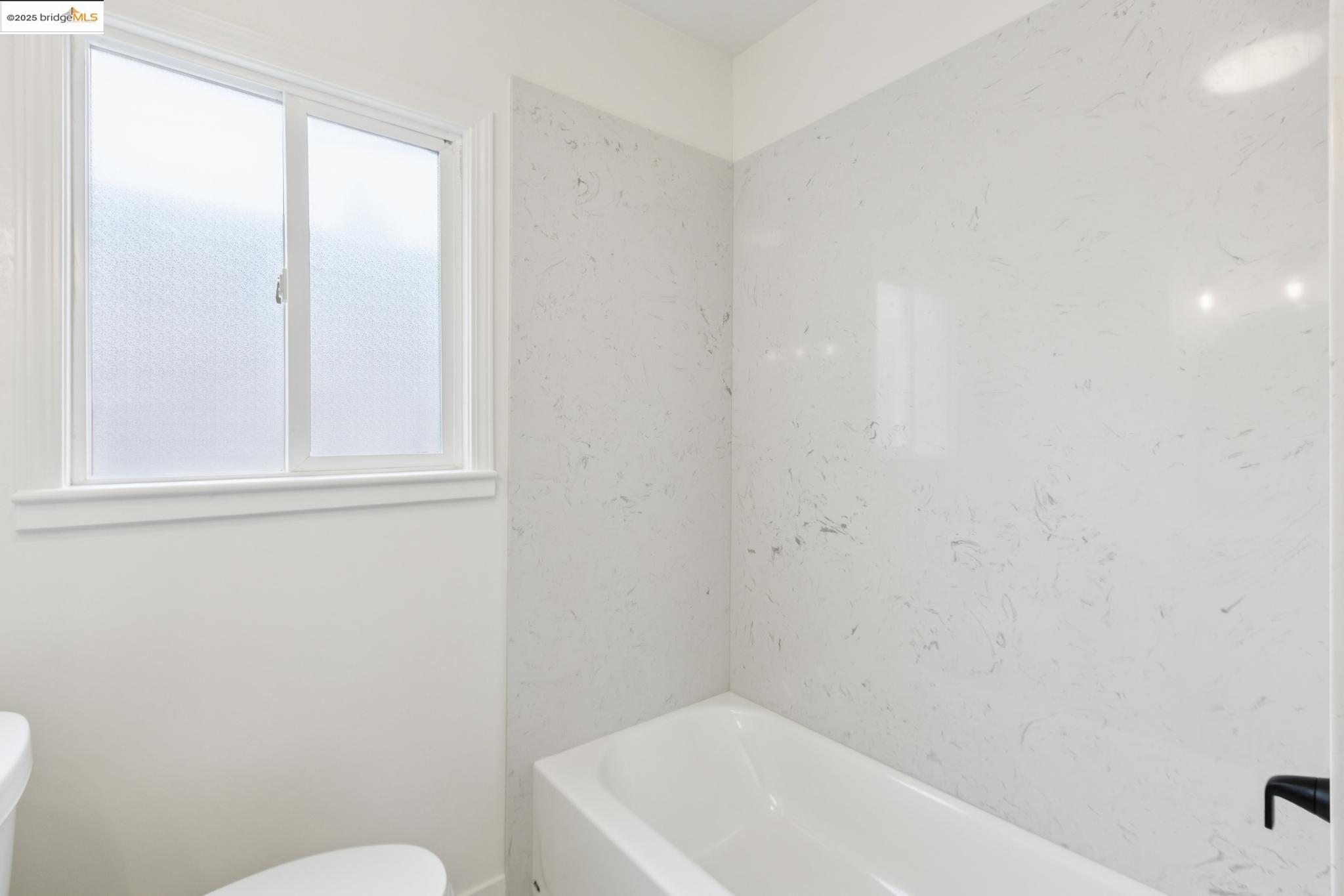 1415 67Th St, Berkeley, California 94702, 2 Bedrooms Bedrooms, 4 Rooms Rooms,1 BathroomBathrooms,Residential,For Sale,1415 67Th St,41105724