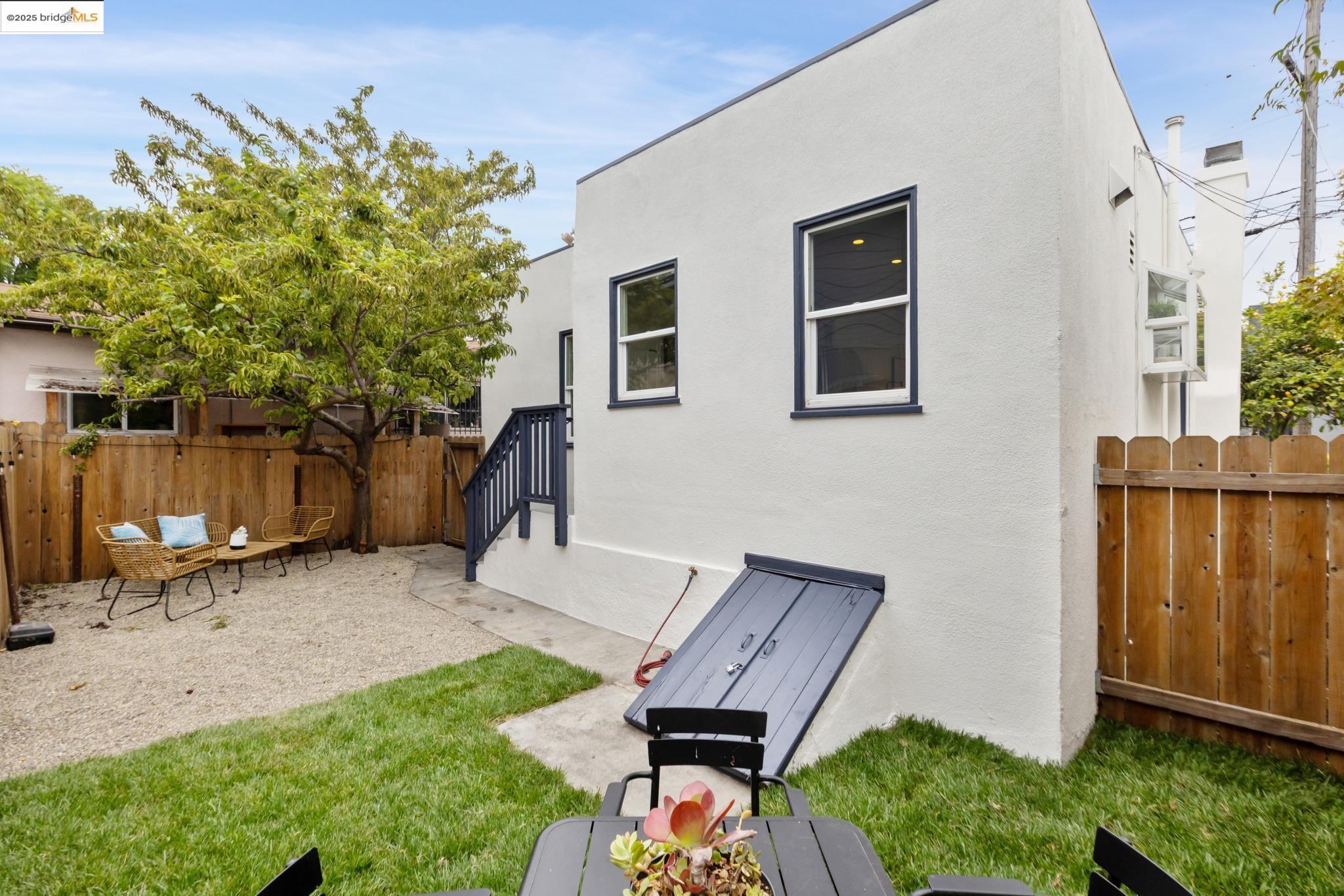 1415 67Th St, Berkeley, California 94702, 2 Bedrooms Bedrooms, 4 Rooms Rooms,1 BathroomBathrooms,Residential,For Sale,1415 67Th St,41105724