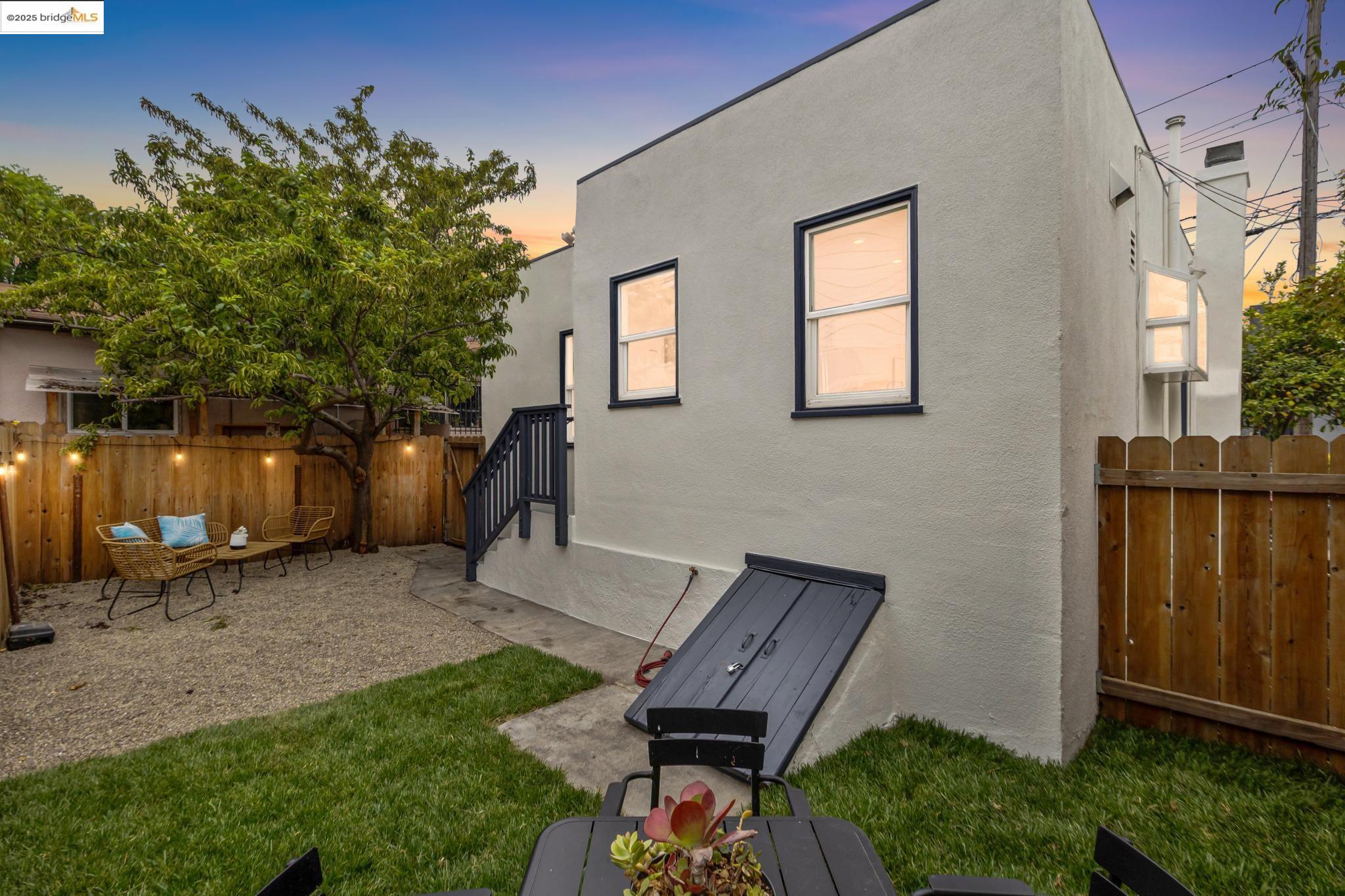 1415 67Th St, Berkeley, California 94702, 2 Bedrooms Bedrooms, 4 Rooms Rooms,1 BathroomBathrooms,Residential,For Sale,1415 67Th St,41105724