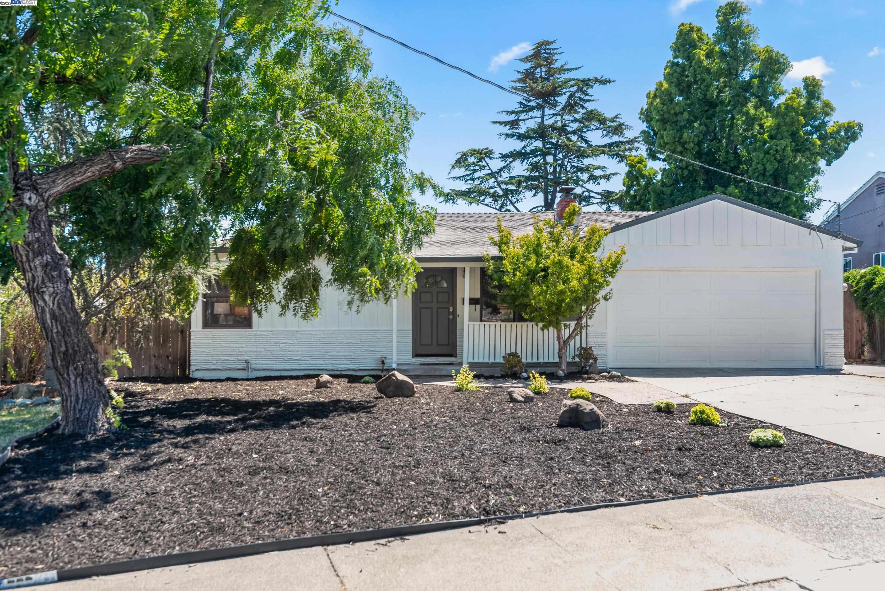 Detail Gallery Image 1 of 1 For 2948 Glenside Dr, Concord,  CA 94520 - 3 Beds | 1 Baths