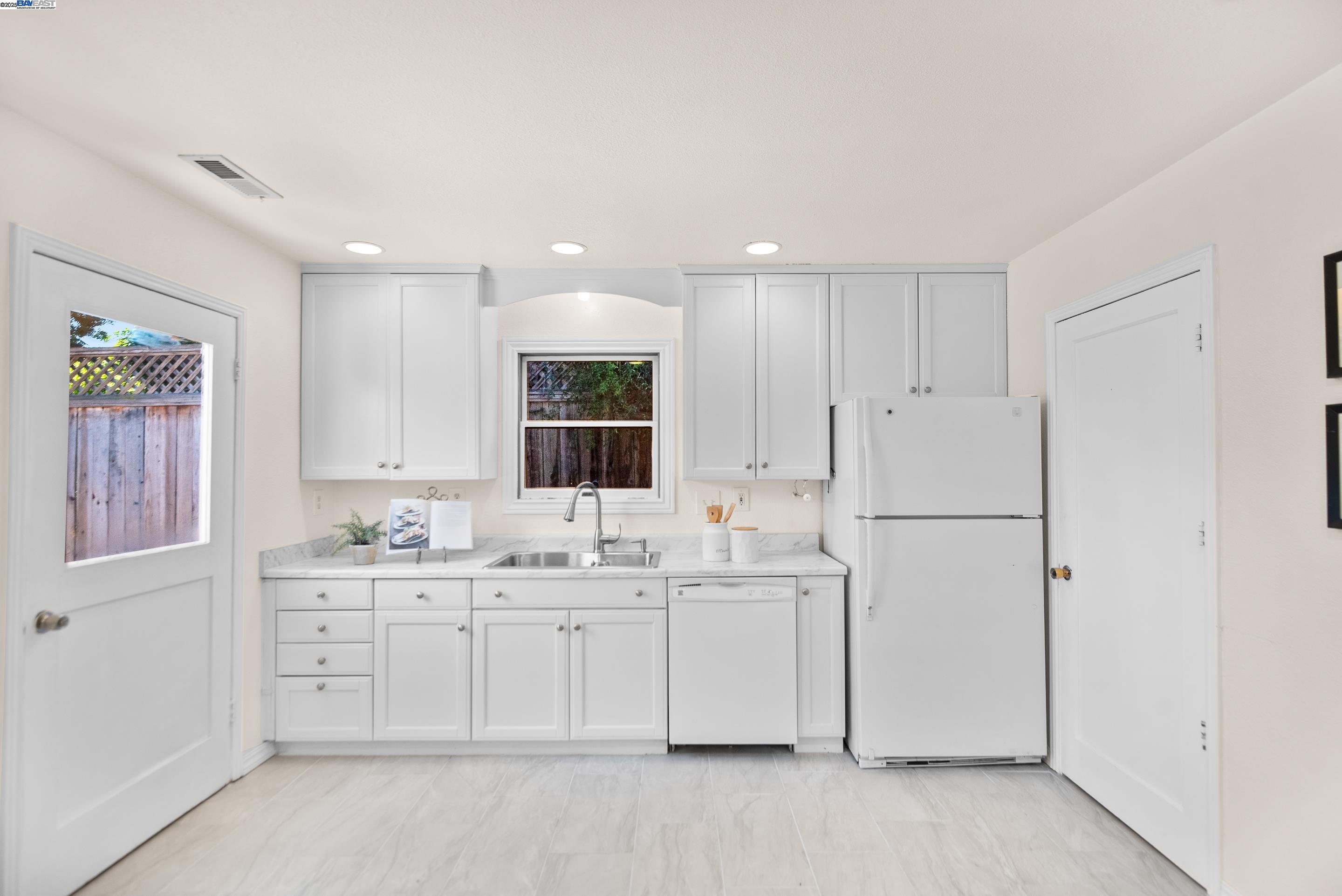 2948 Glenside Dr, Concord, California 94520, 3 Bedrooms Bedrooms, 6 Rooms Rooms,1 BathroomBathrooms,Residential,For Sale,2948 Glenside Dr,41105727