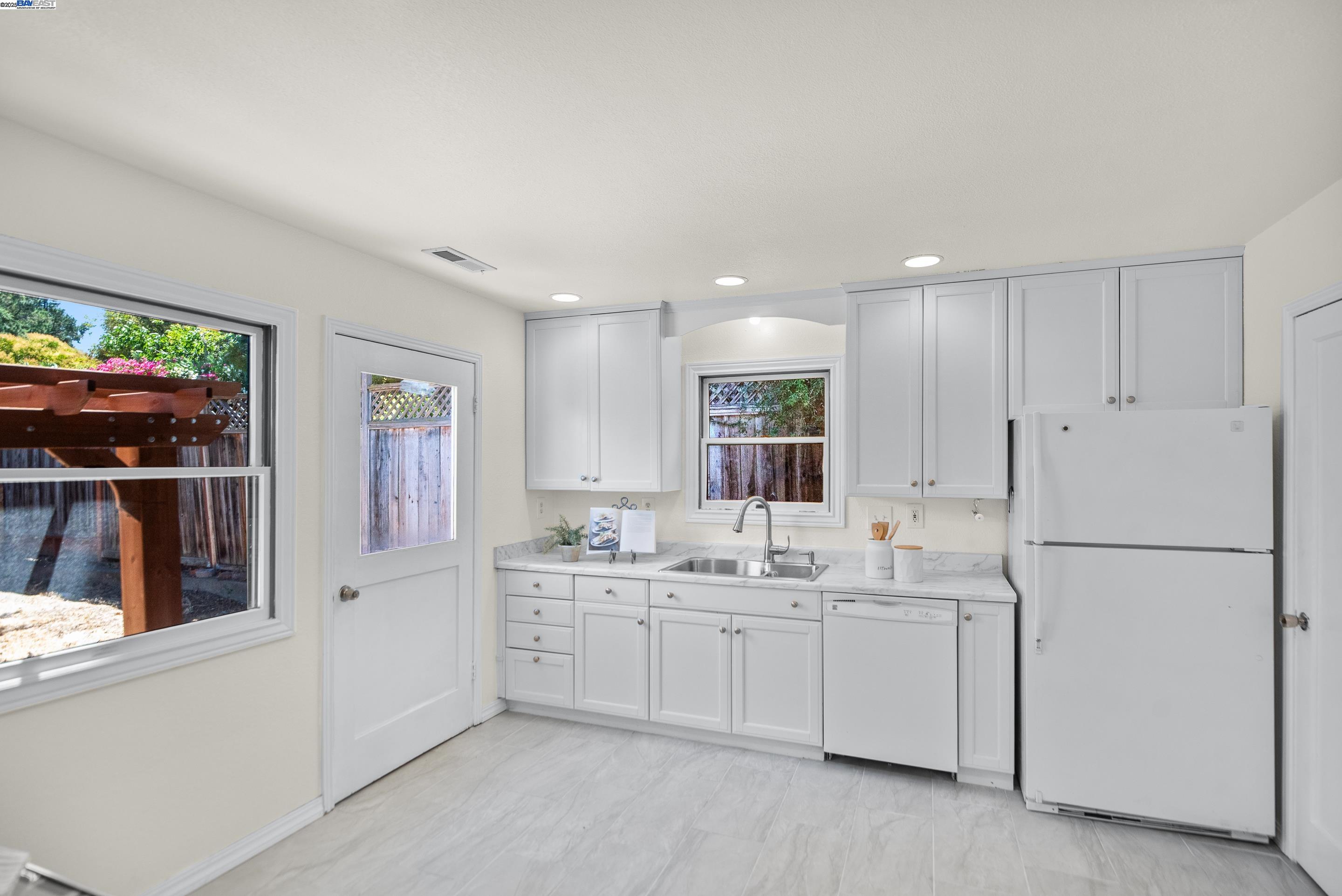 2948 Glenside Dr, Concord, California 94520, 3 Bedrooms Bedrooms, 6 Rooms Rooms,1 BathroomBathrooms,Residential,For Sale,2948 Glenside Dr,41105727