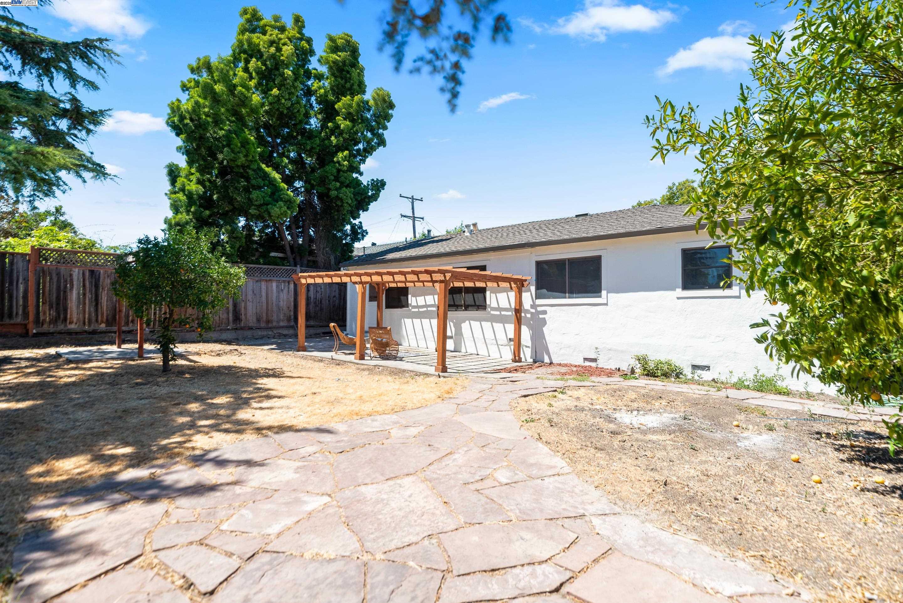 2948 Glenside Dr, Concord, California 94520, 3 Bedrooms Bedrooms, 6 Rooms Rooms,1 BathroomBathrooms,Residential,For Sale,2948 Glenside Dr,41105727