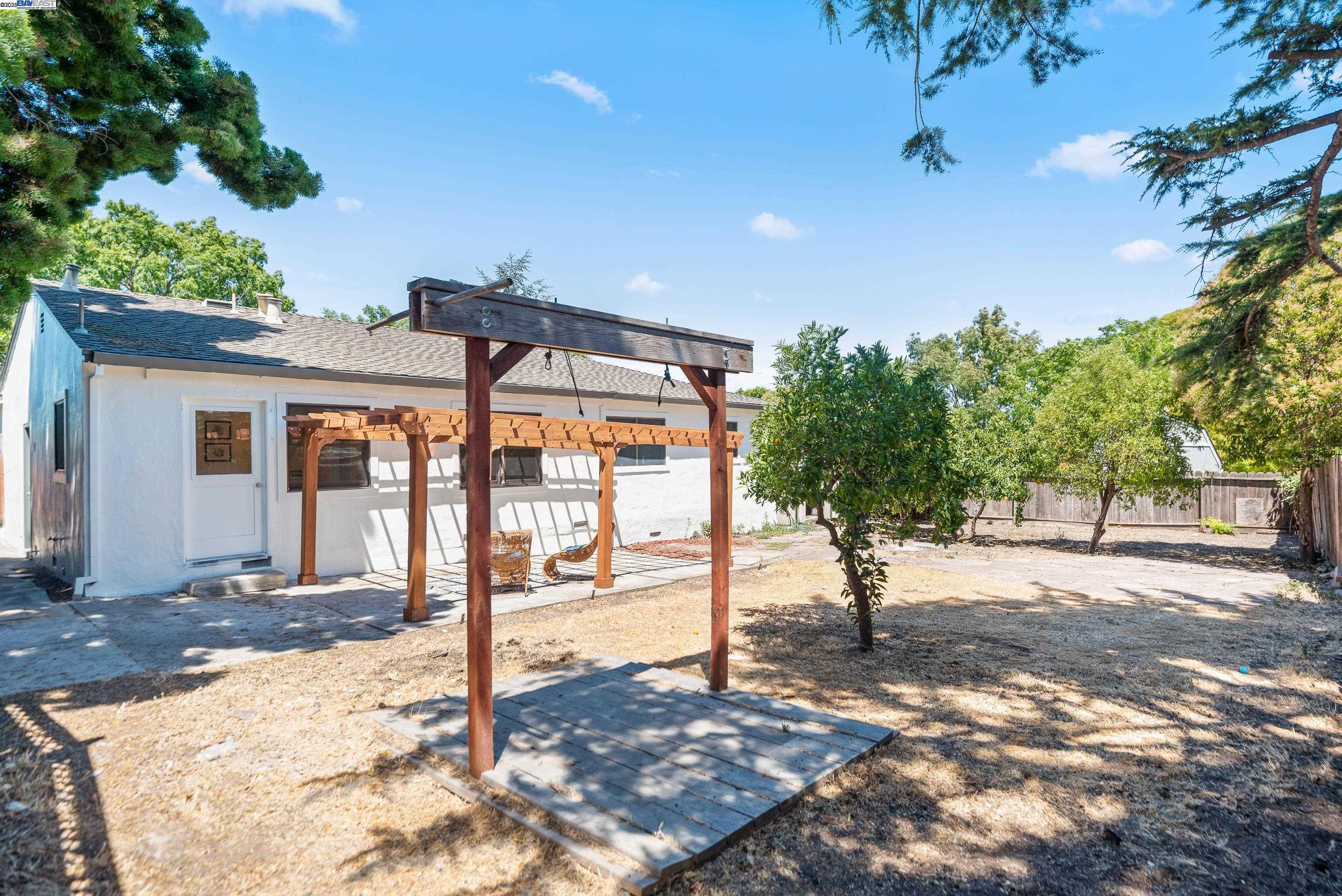 2948 Glenside Dr, Concord, California 94520, 3 Bedrooms Bedrooms, 6 Rooms Rooms,1 BathroomBathrooms,Residential,For Sale,2948 Glenside Dr,41105727