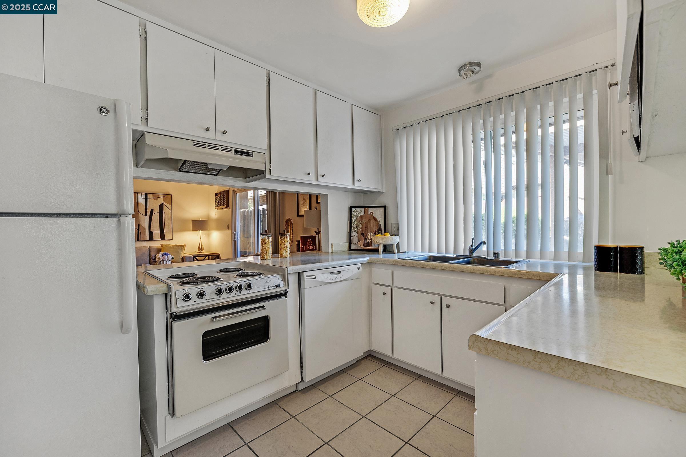 Photo #5: 41105728 Listing 
