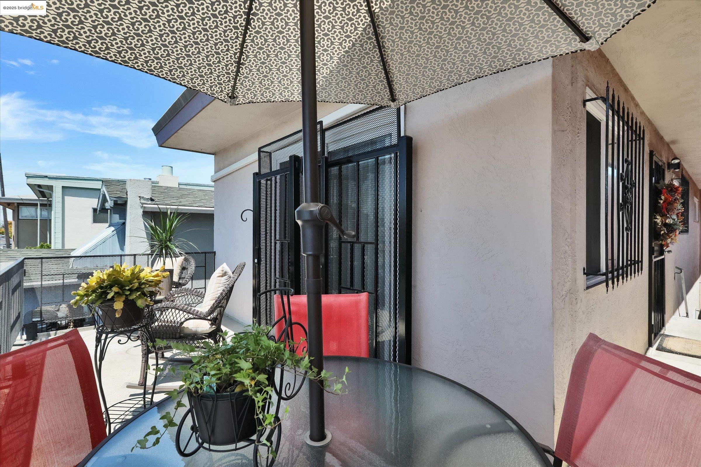 6610-6612 Bancroft Avenue, Oakland, California 94605, ,Residential Income,For Sale,6610-6612 Bancroft Avenue,41105732