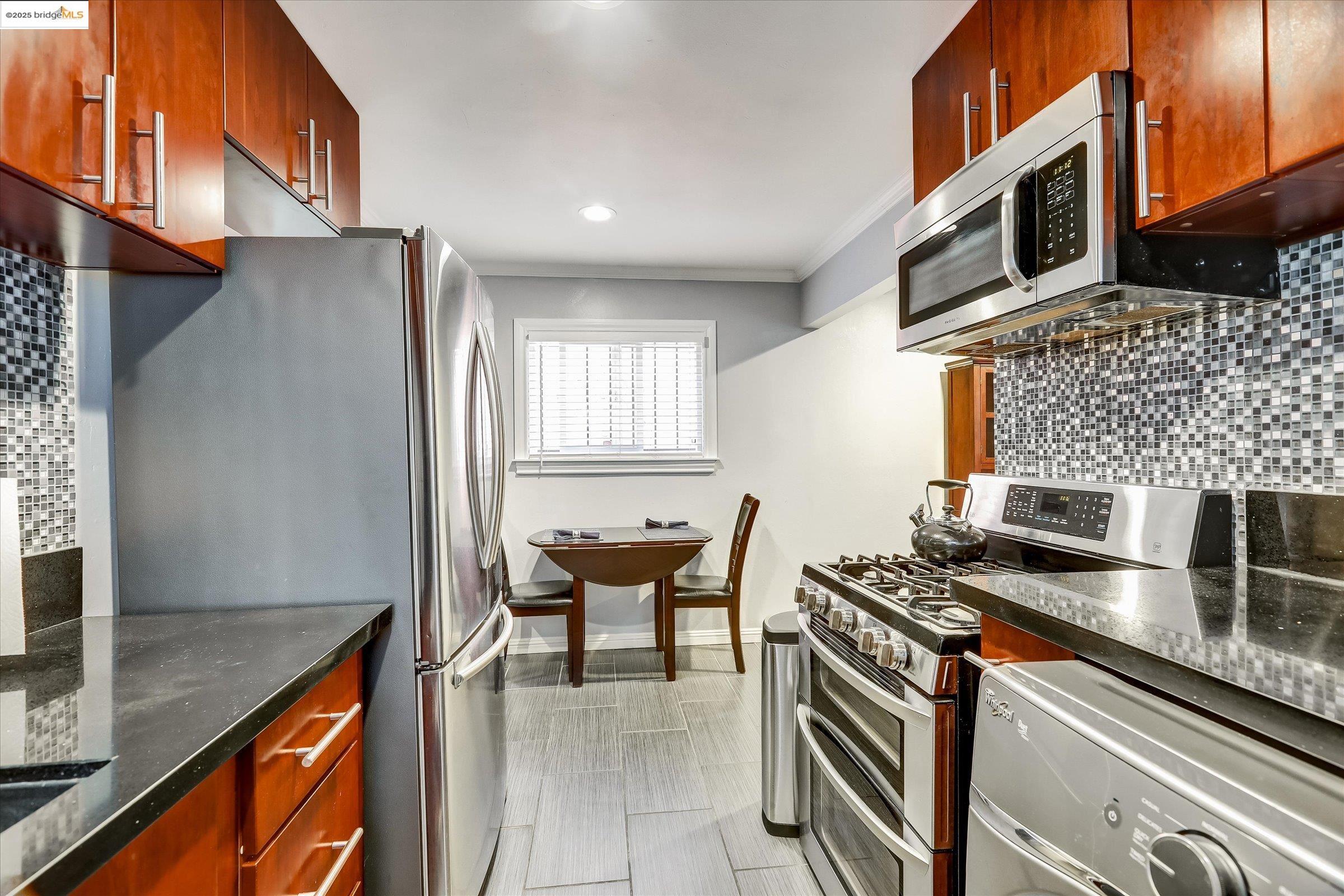 6610-6612 Bancroft Avenue, Oakland, California 94605, ,Residential Income,For Sale,6610-6612 Bancroft Avenue,41105732