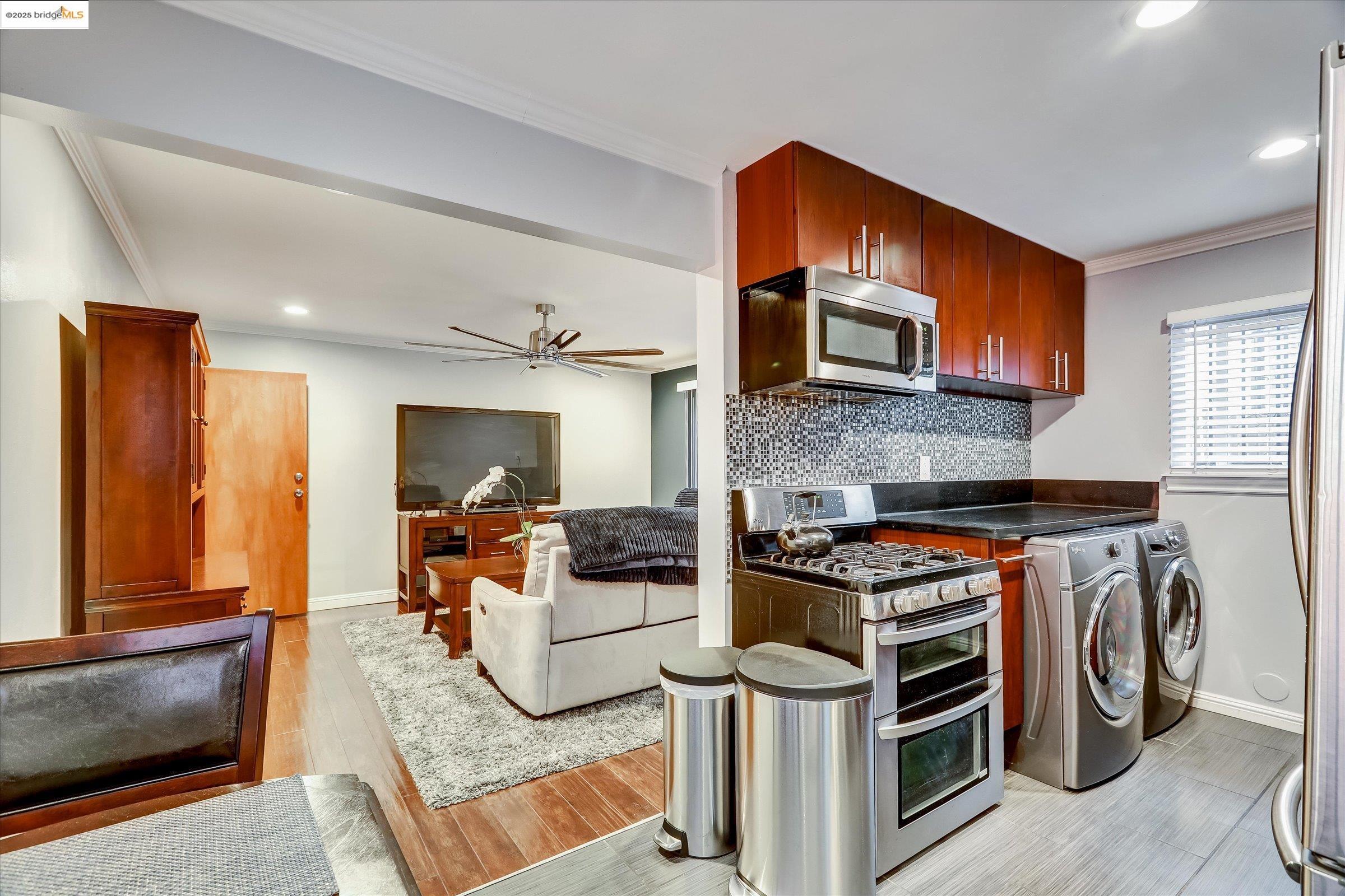 6610-6612 Bancroft Avenue, Oakland, California 94605, ,Residential Income,For Sale,6610-6612 Bancroft Avenue,41105732