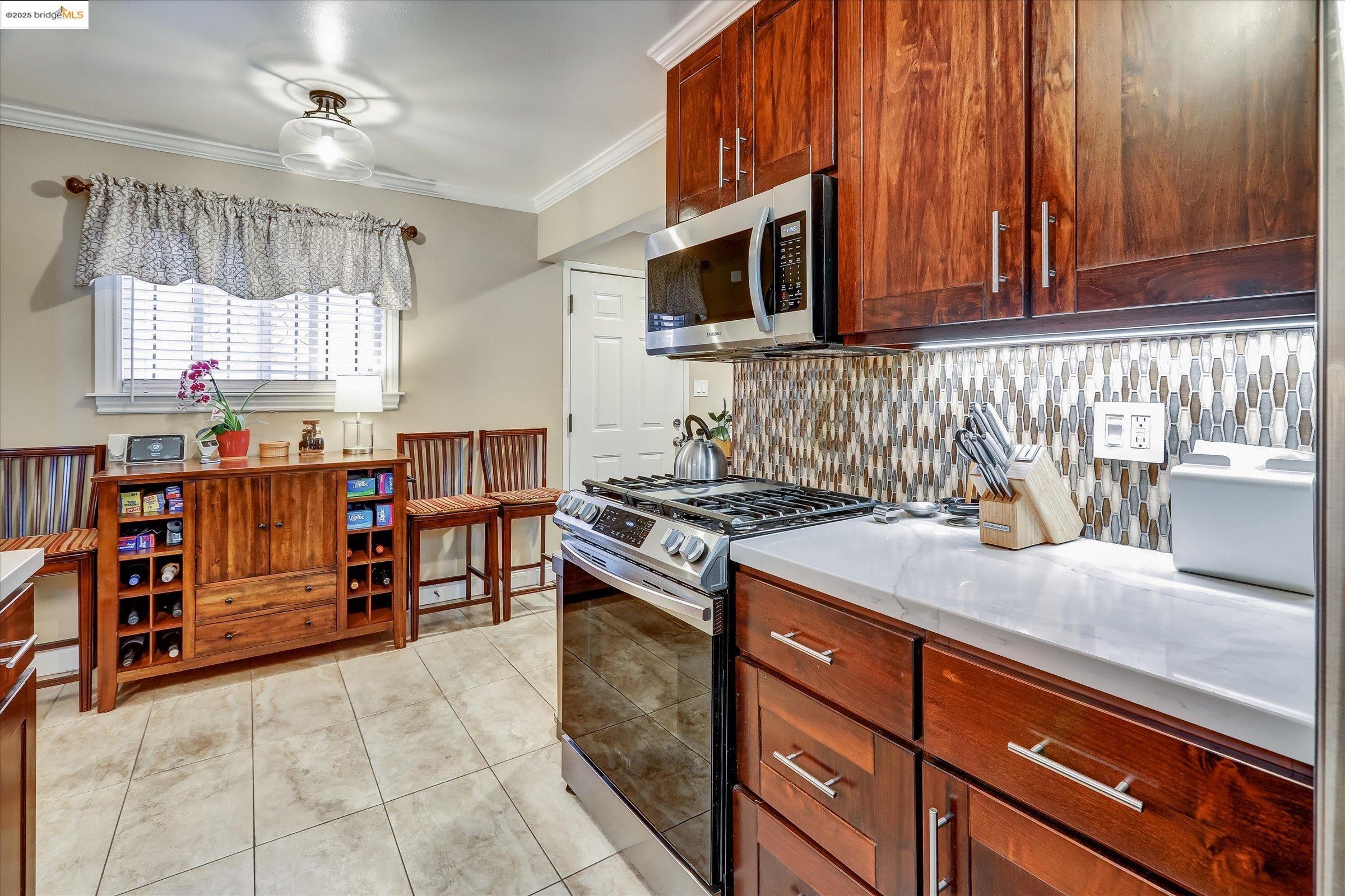 6610-6612 Bancroft Avenue, Oakland, California 94605, ,Residential Income,For Sale,6610-6612 Bancroft Avenue,41105732