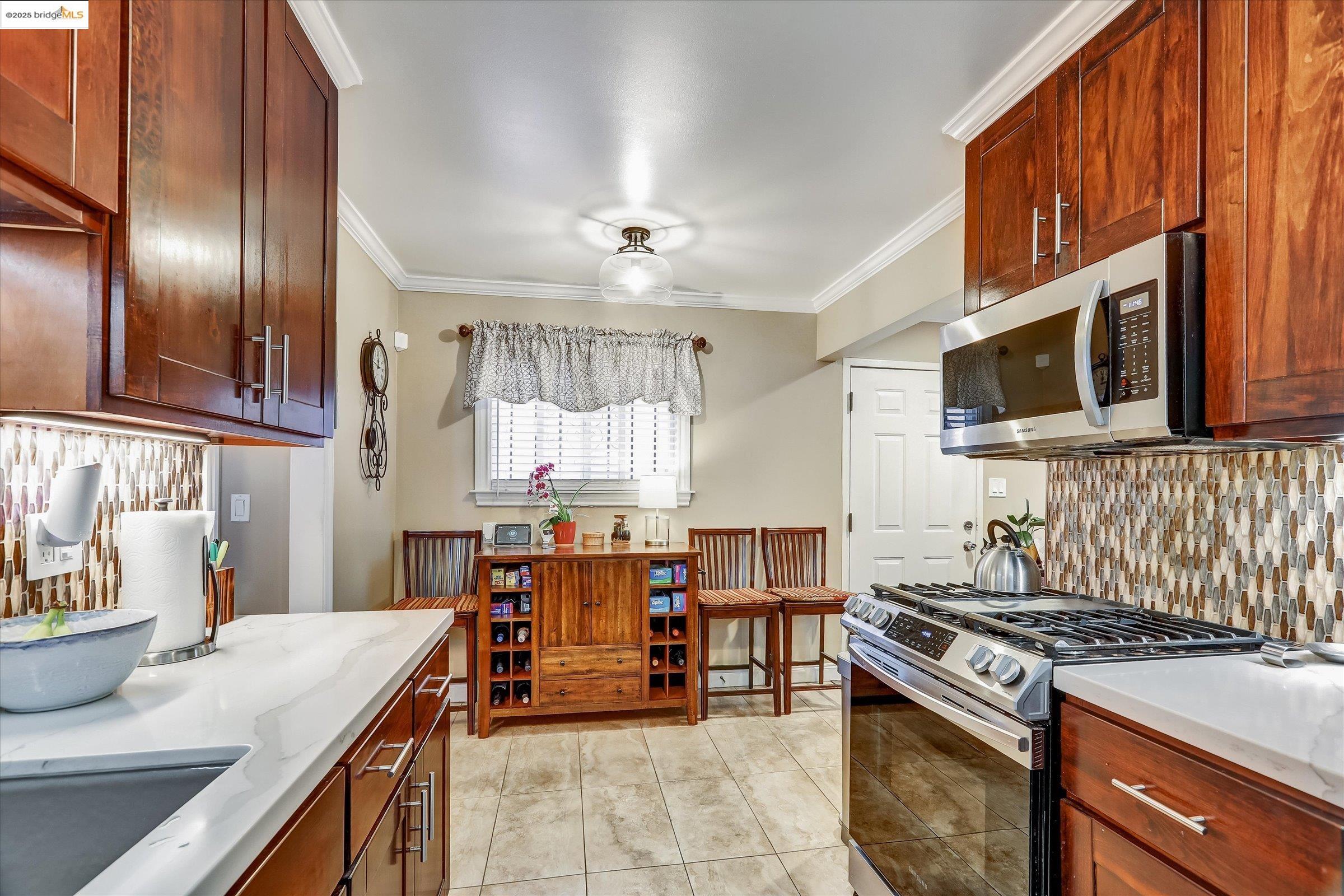 6610-6612 Bancroft Avenue, Oakland, California 94605, ,Residential Income,For Sale,6610-6612 Bancroft Avenue,41105732