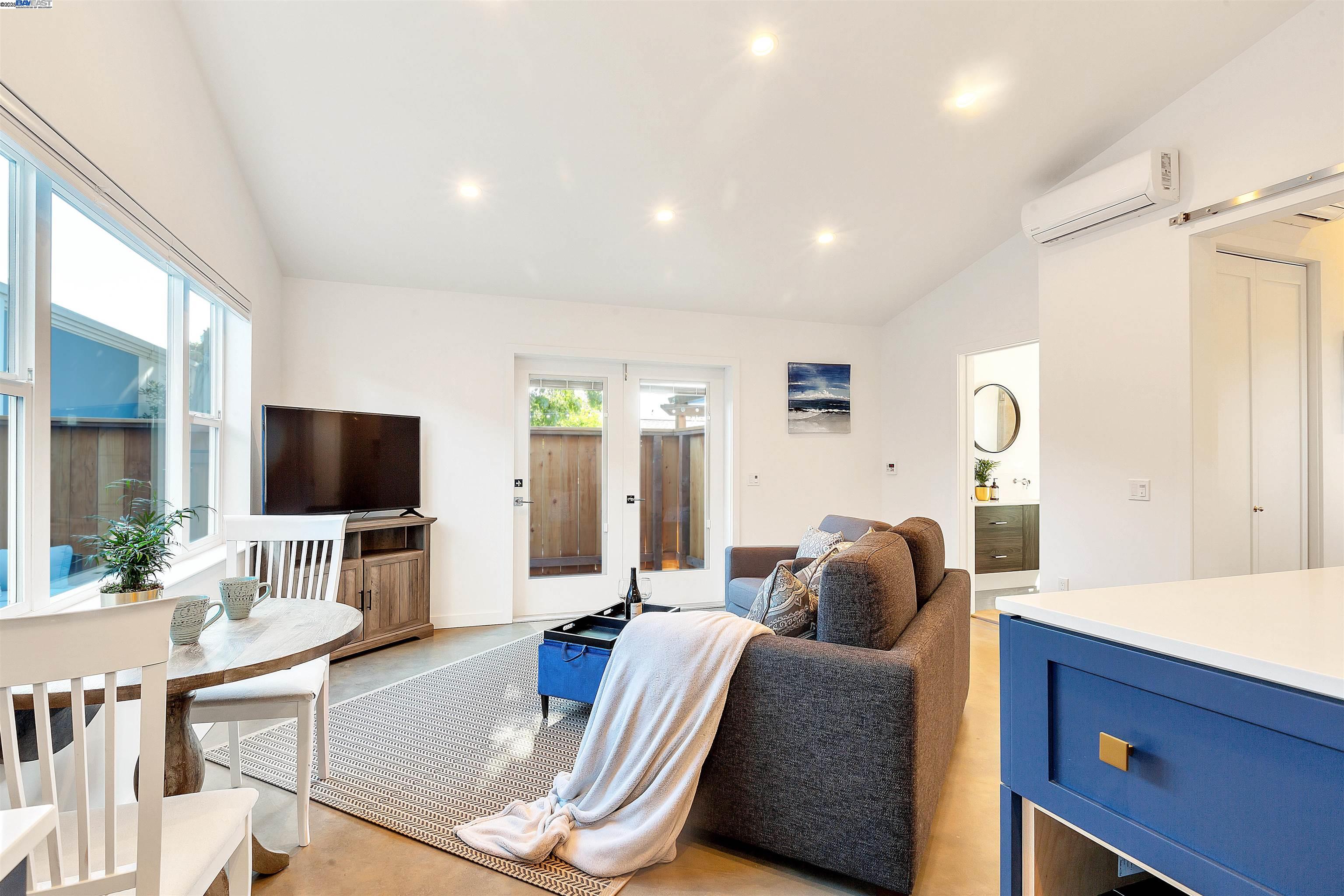 930 Magnolia Drive, Alameda, California 94502, 1 Bedroom Bedrooms, 3 Rooms Rooms,1 BathroomBathrooms,Residential Lease,For Rent,930 Magnolia Drive,41105733