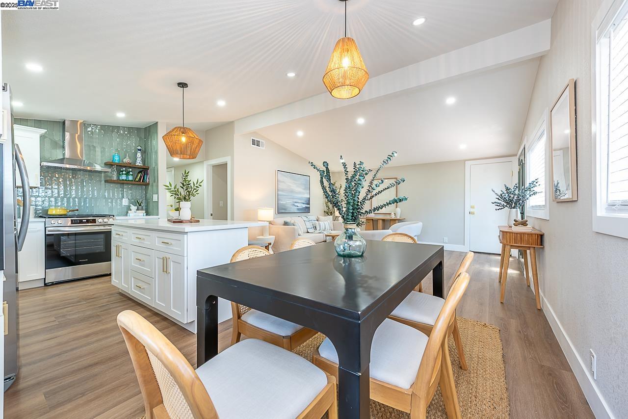 Detail Gallery Image 13 of 55 For 697 Lakewood Dr, Sunnyvale,  CA 94089 - 4 Beds | 2 Baths