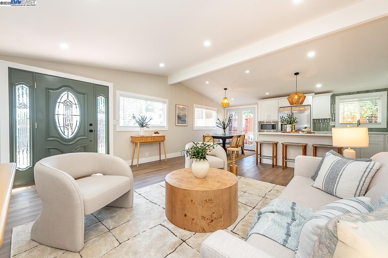 Detail Gallery Image 9 of 55 For 697 Lakewood Dr, Sunnyvale,  CA 94089 - 4 Beds | 2 Baths