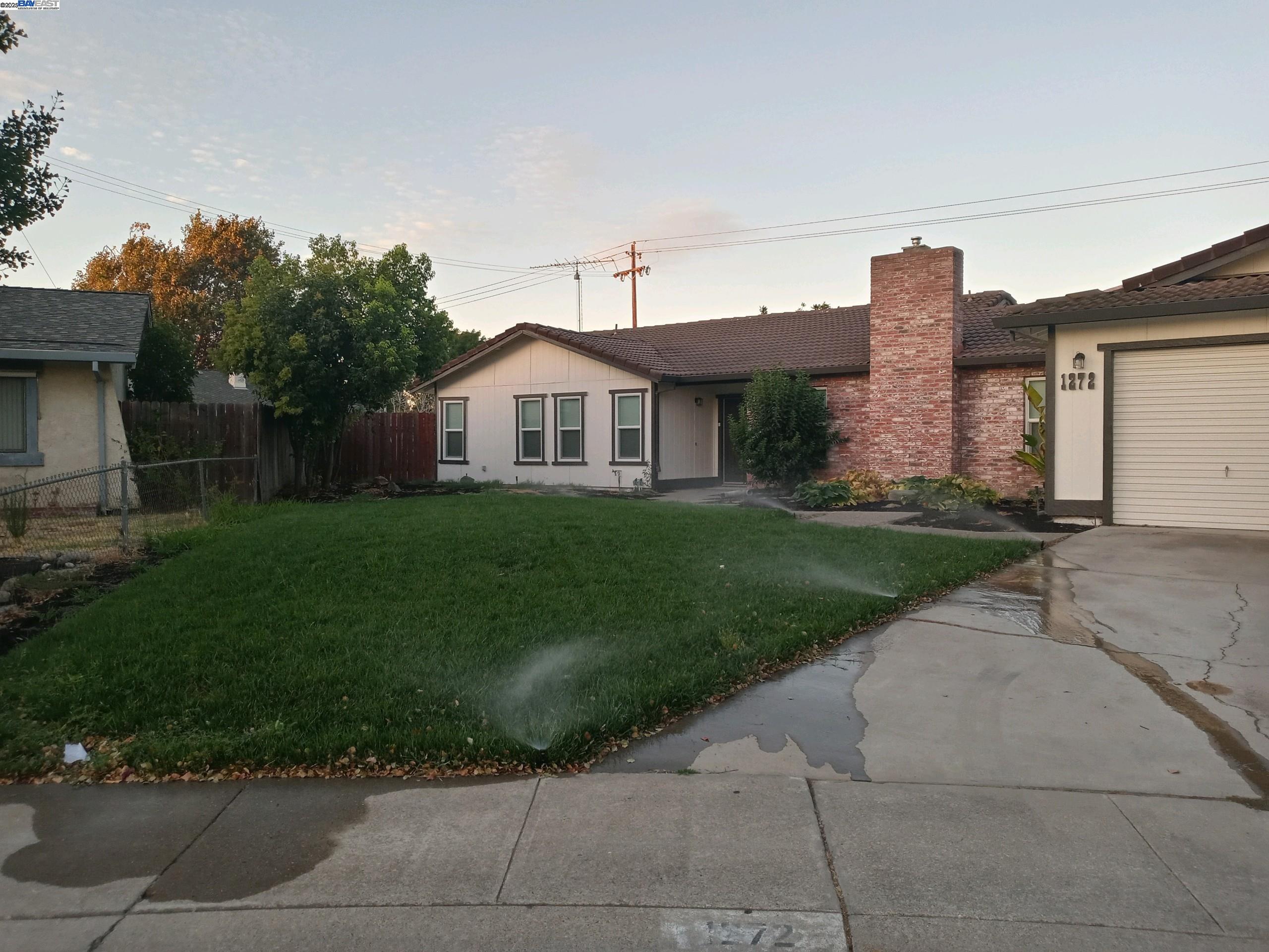 Detail Gallery Image 1 of 4 For 1272 Eastridge Pl, Manteca,  CA 95336 - 3 Beds | 2 Baths