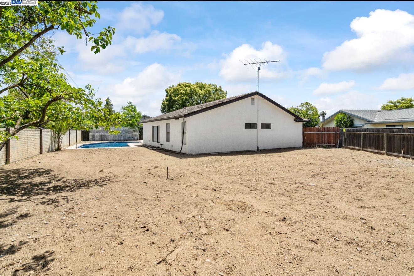 Detail Gallery Image 13 of 13 For 1272 Eastridge Pl, Manteca,  CA 95336 - 3 Beds | 2 Baths