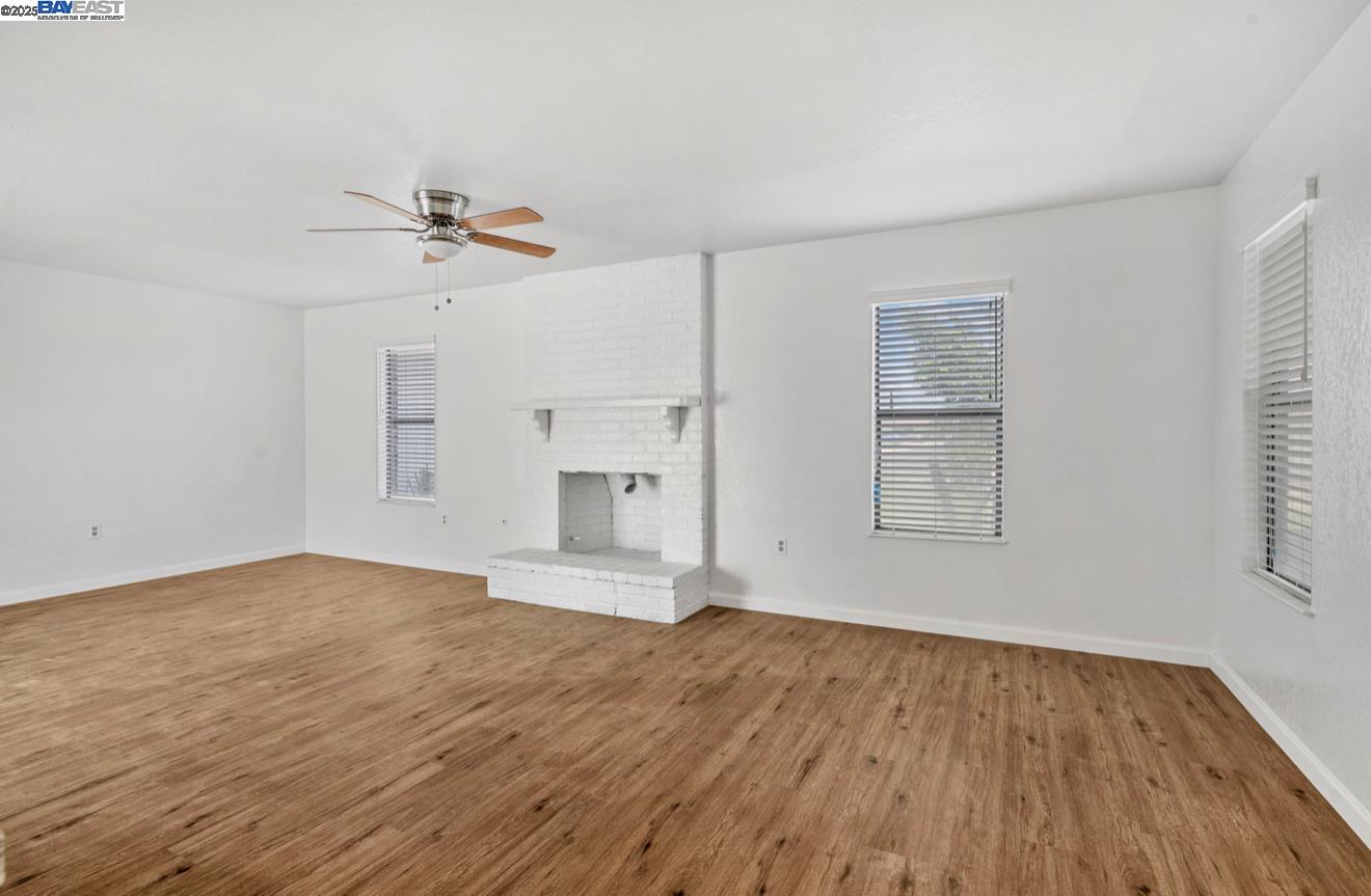 Detail Gallery Image 3 of 13 For 1272 Eastridge Pl, Manteca,  CA 95336 - 3 Beds | 2 Baths