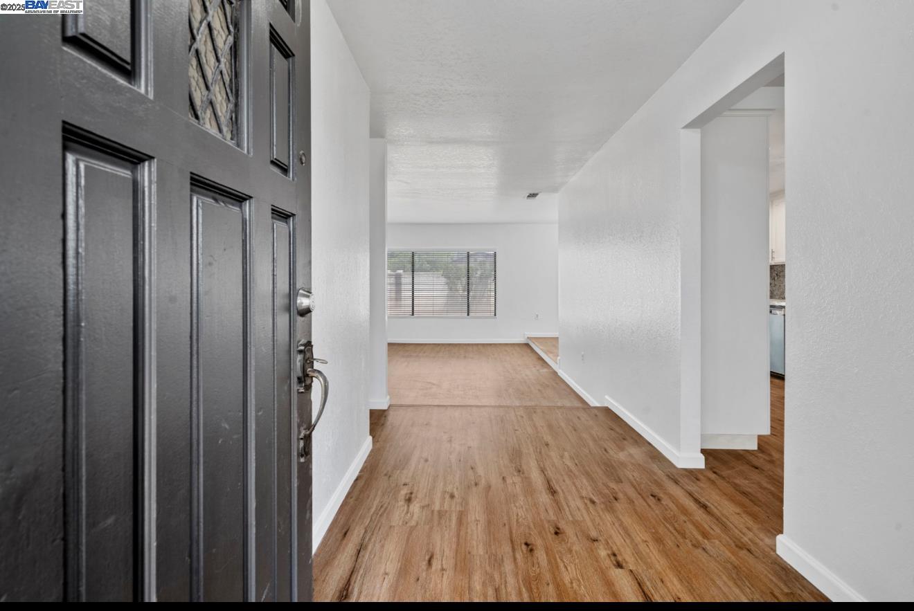 Detail Gallery Image 6 of 13 For 1272 Eastridge Pl, Manteca,  CA 95336 - 3 Beds | 2 Baths