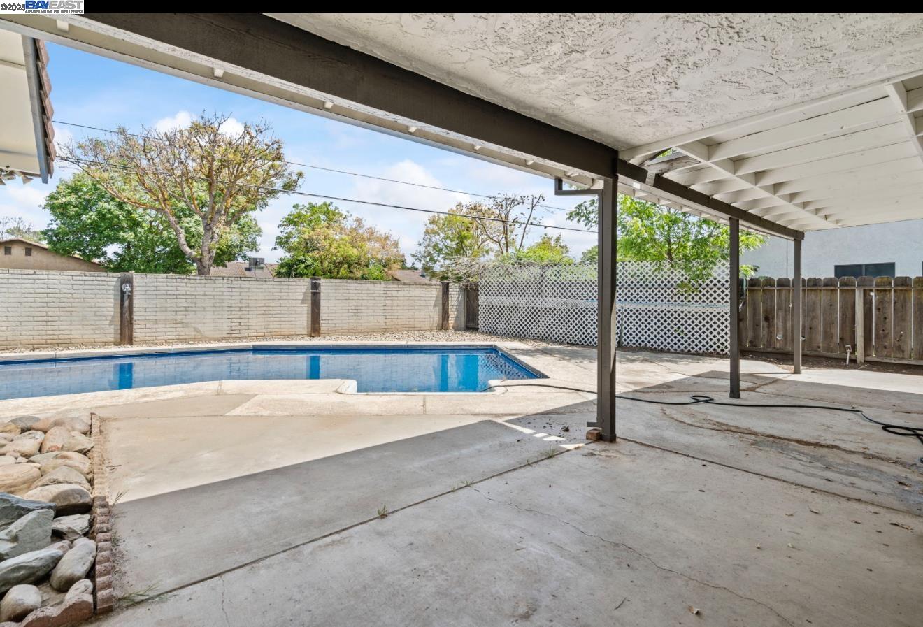 Detail Gallery Image 10 of 13 For 1272 Eastridge Pl, Manteca,  CA 95336 - 3 Beds | 2 Baths